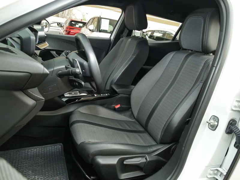 Peugeot 2008 ALLURE 1.2 PURETECH 110HP EAT6 E6 2023 - Imagen 7 de 8