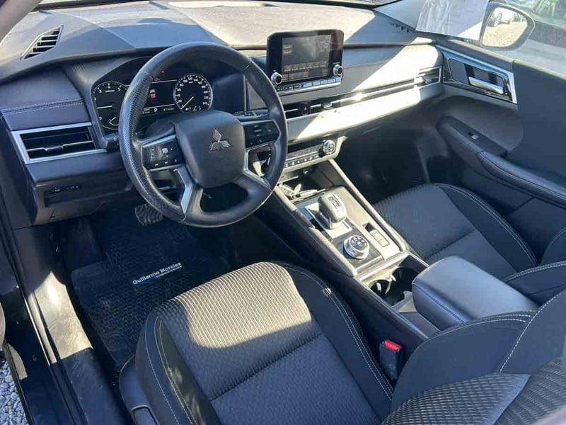 Mitsubishi NEW OUTLANDER 4X2 AT GL 2025 - Imagen 6 de 8