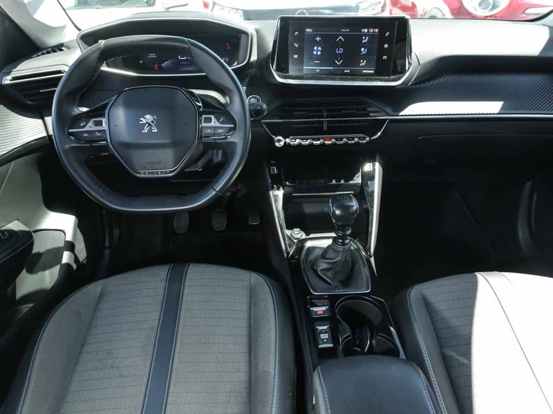 Peugeot 208 PURETECH 100 HB 1.2 2022 - Imagen 12 de 13