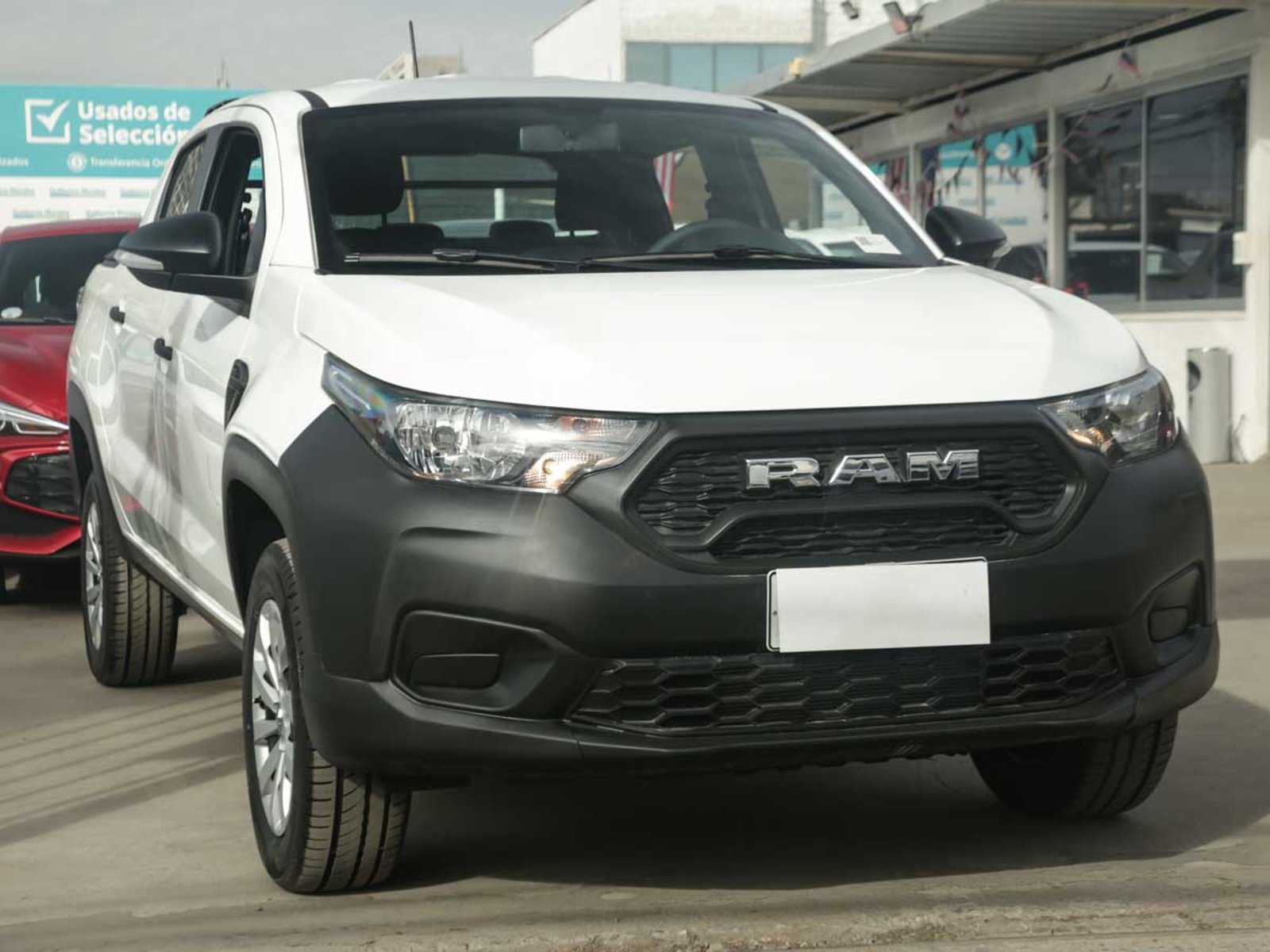 RAM 700 SLT CREW CAB 1.3 MT 2026 - Foto 2 de 8