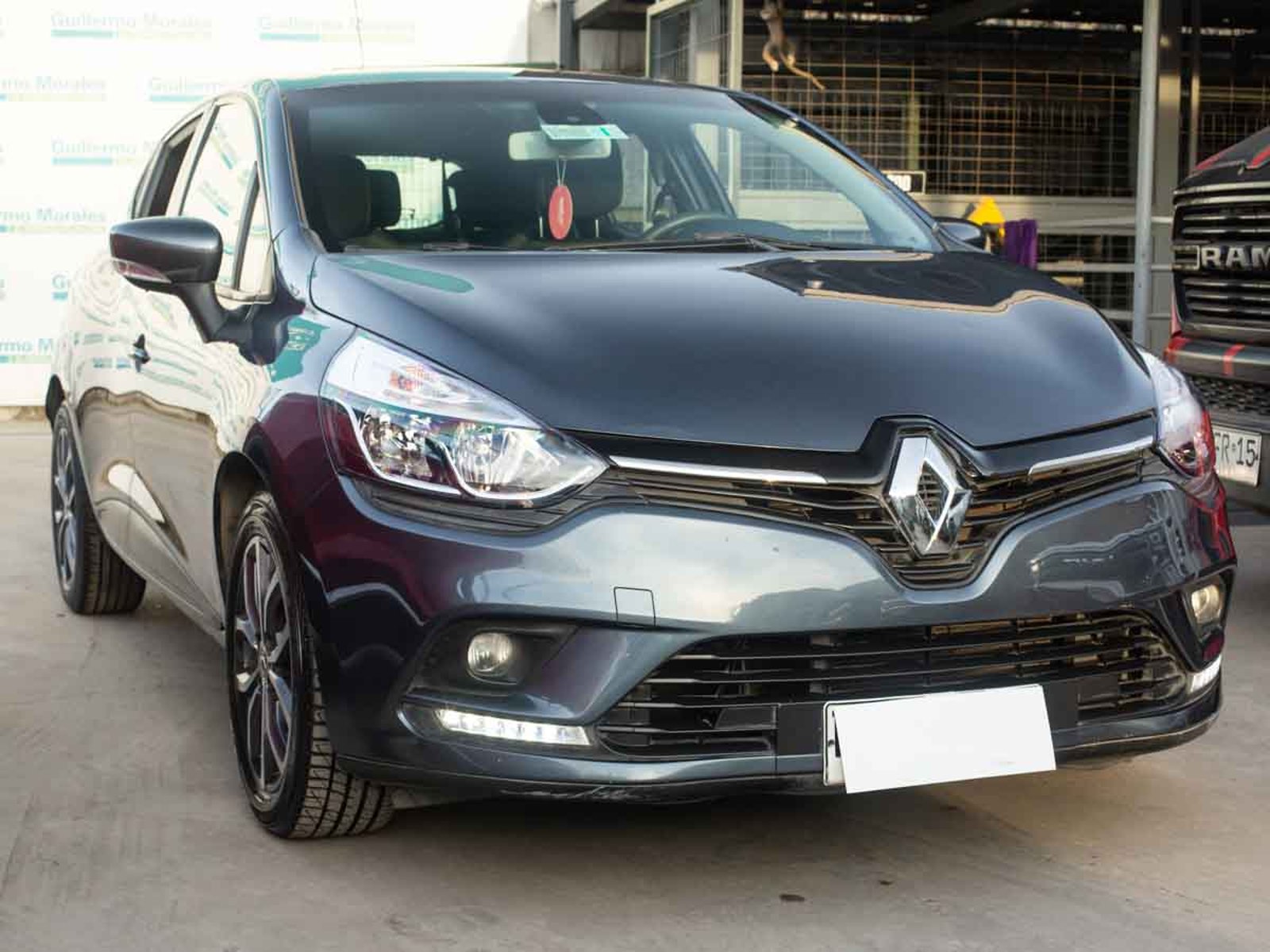 Renault CLIO IV HB 1.2 2020 - Foto 2 de 8