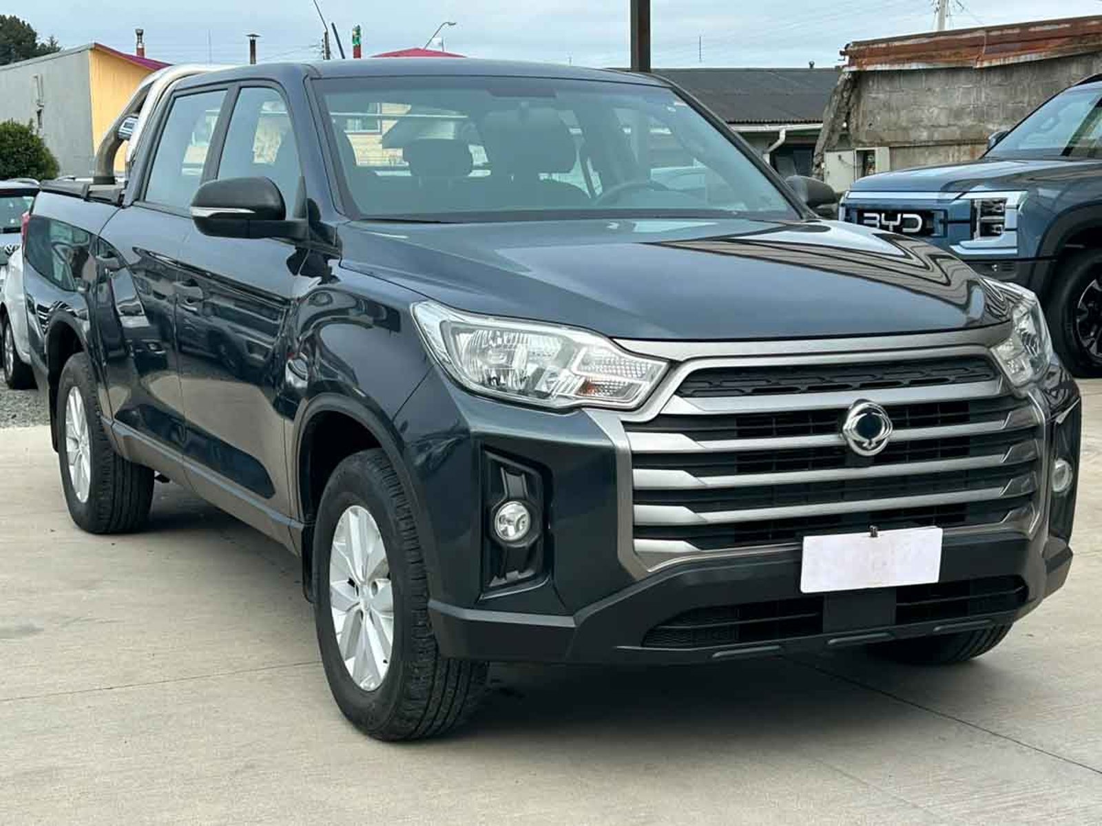 SsangYong GRAND MUSSO GLX 2.2TD 6MT 2WD 2022 - Foto 2 de 8
