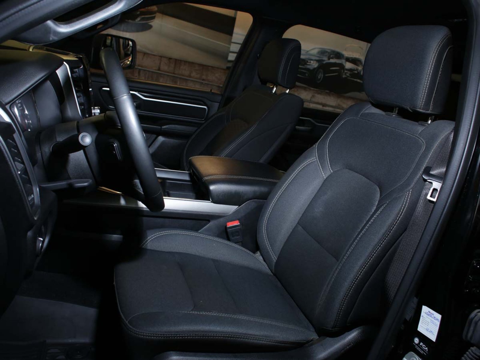 RAM 1500 BIGHORN NIGHT EDITION 3.6 V6 MILD HYBRID 305 2025 - Imagen 7 de 8