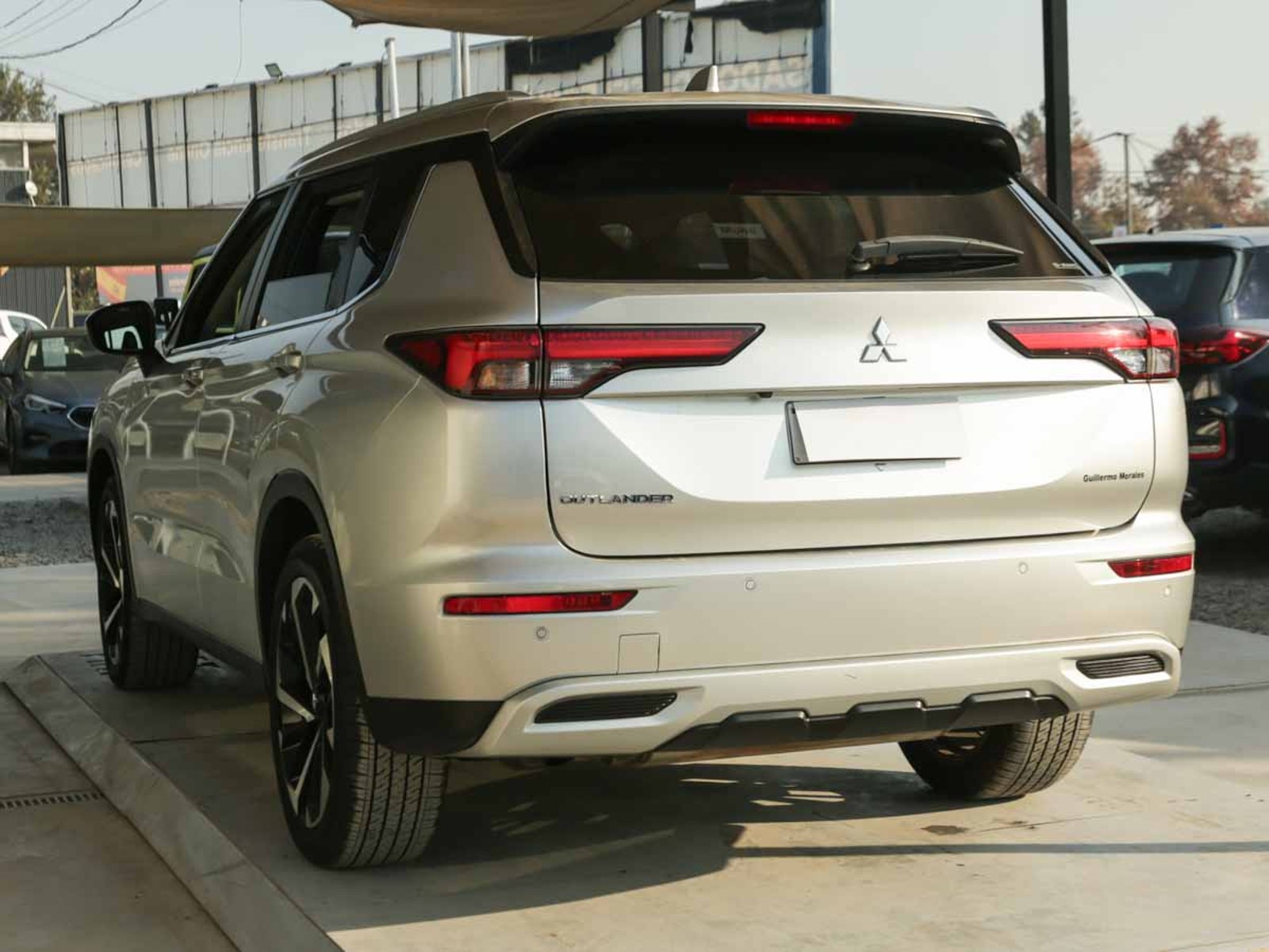 MITSUBISHI NEW OUTLANDER 4X4 AT GLS 2024 - Foto 3 de 8