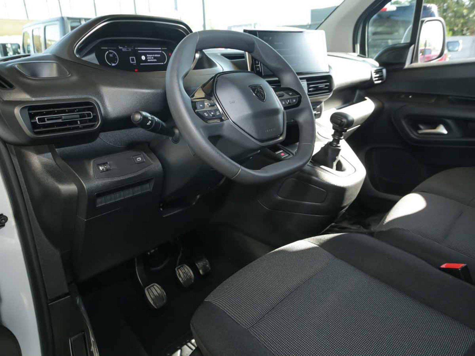 Peugeot PARTNER MCA L1 DIESEL 100HP MT 2026 - Imagen 6 de 8