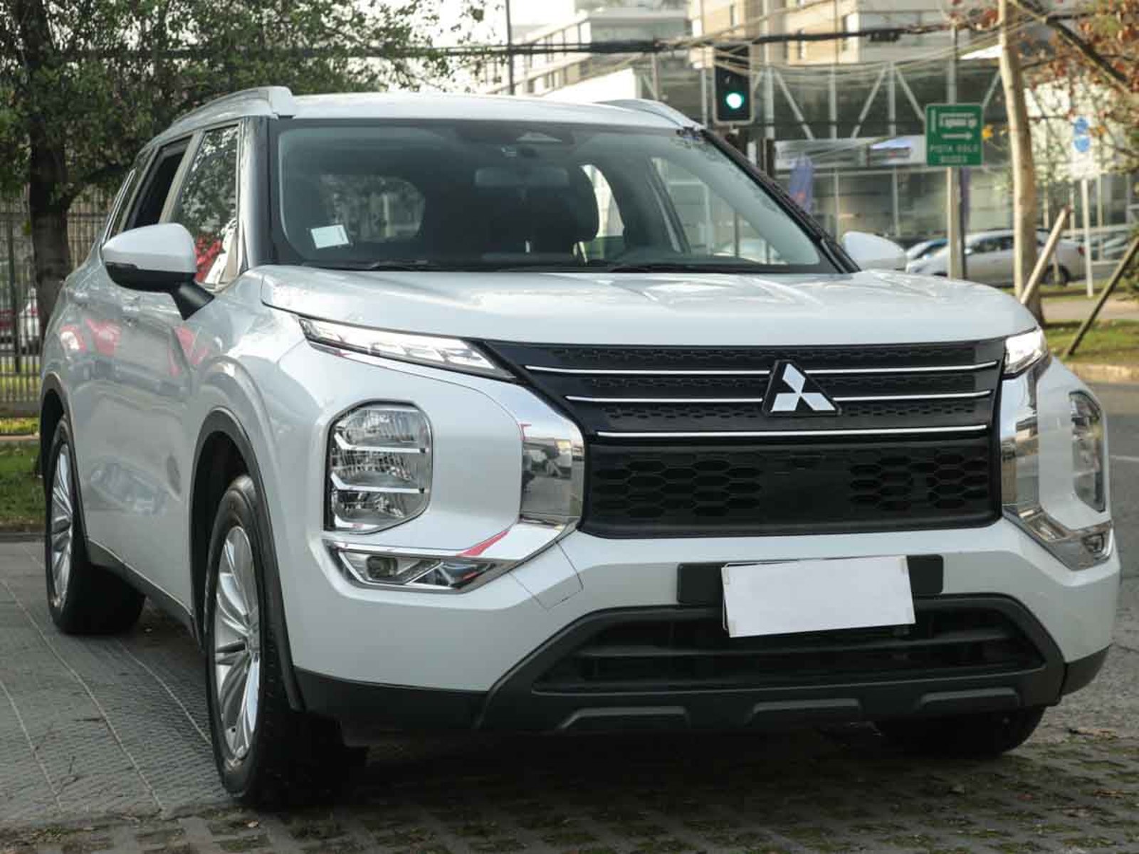 Mitsubishi OUTLANDER GL 2.5 AUT 2023 - Foto 2 de 8
