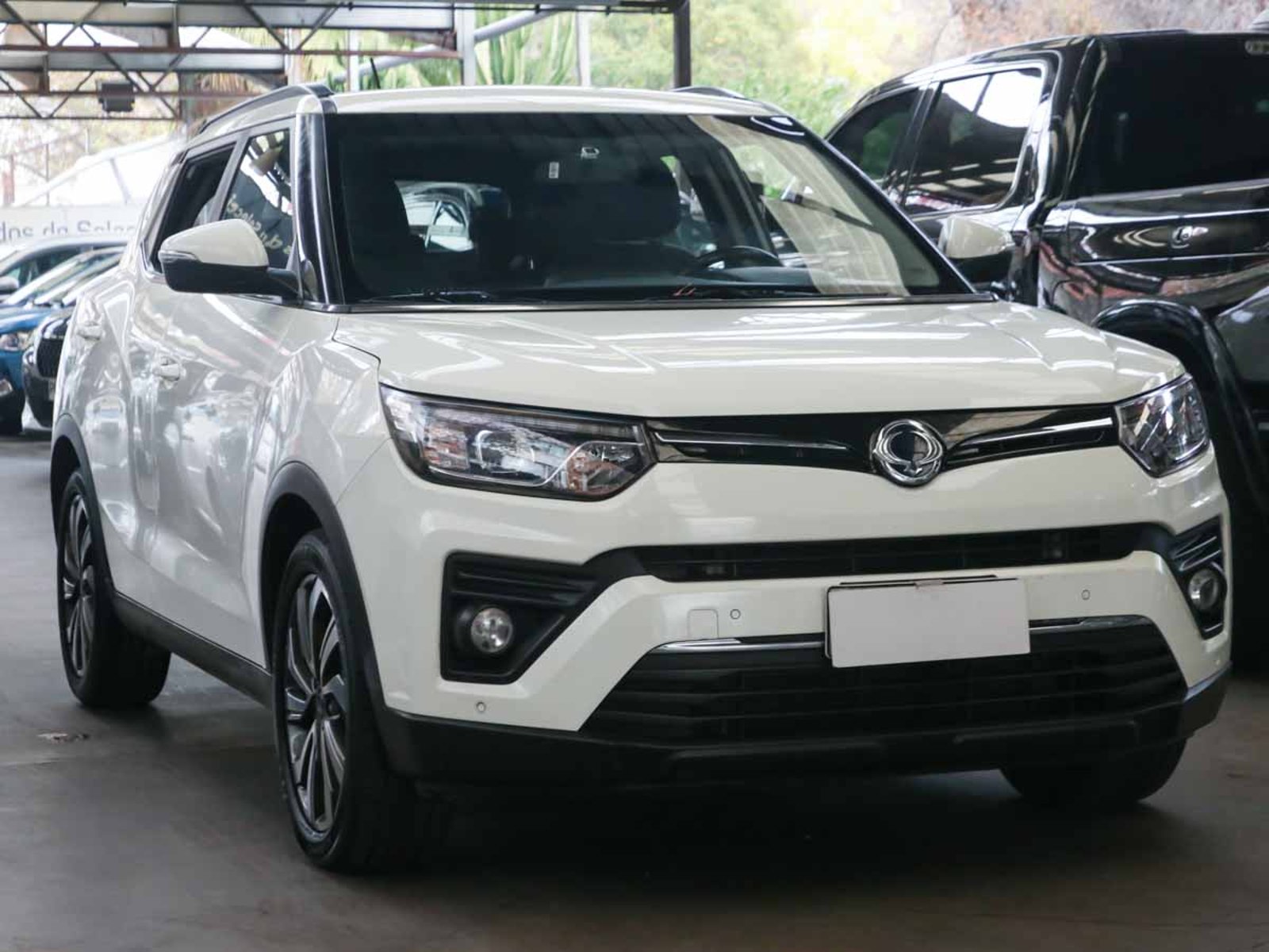 SSANGYONG TIVOLI LIMITED 1.6 6AT 2WD 6 AB 2023 - Foto 3 de 13