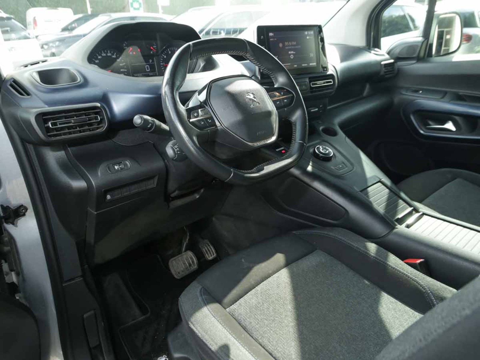 PEUGEOT RIFTER ALLURE BLUEHDI 130 EAT8 2023 - Imagen 8 de 14