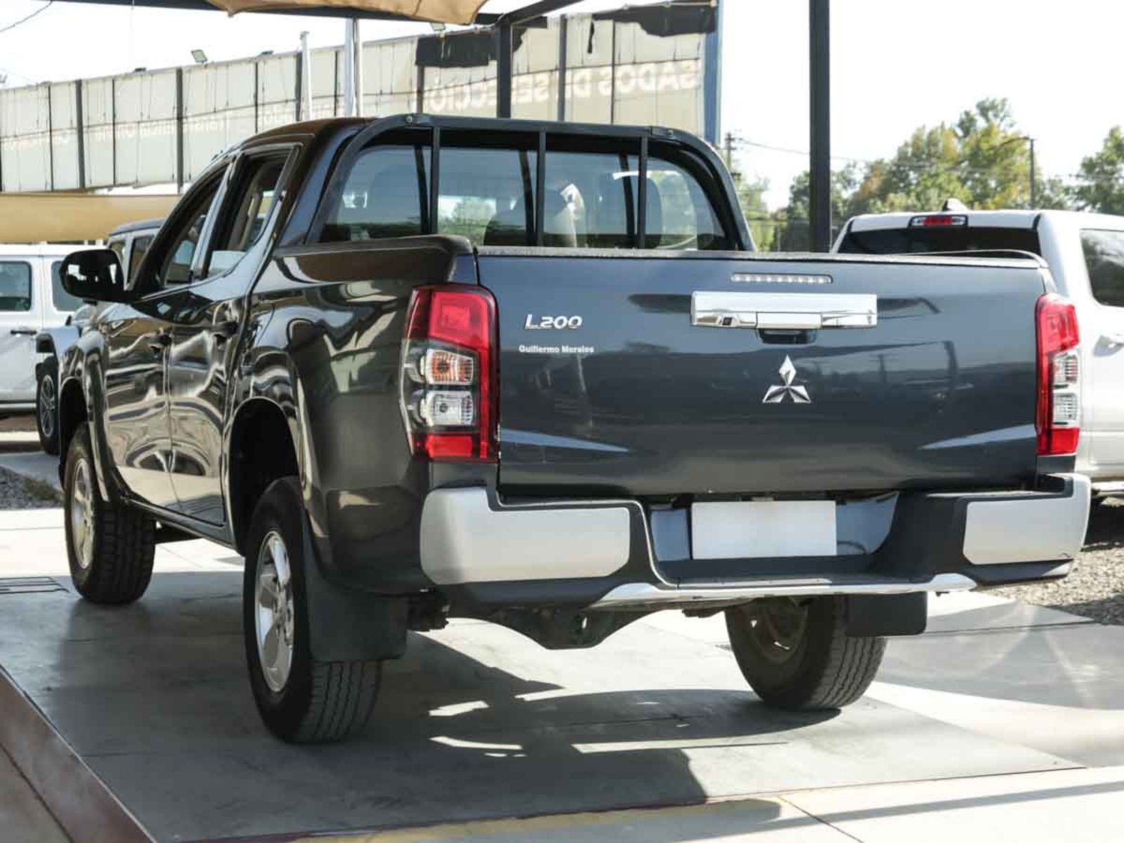 Mitsubishi L-200 WORK CR D/C 4X2 TD 2022 - Imagen 4 de 20