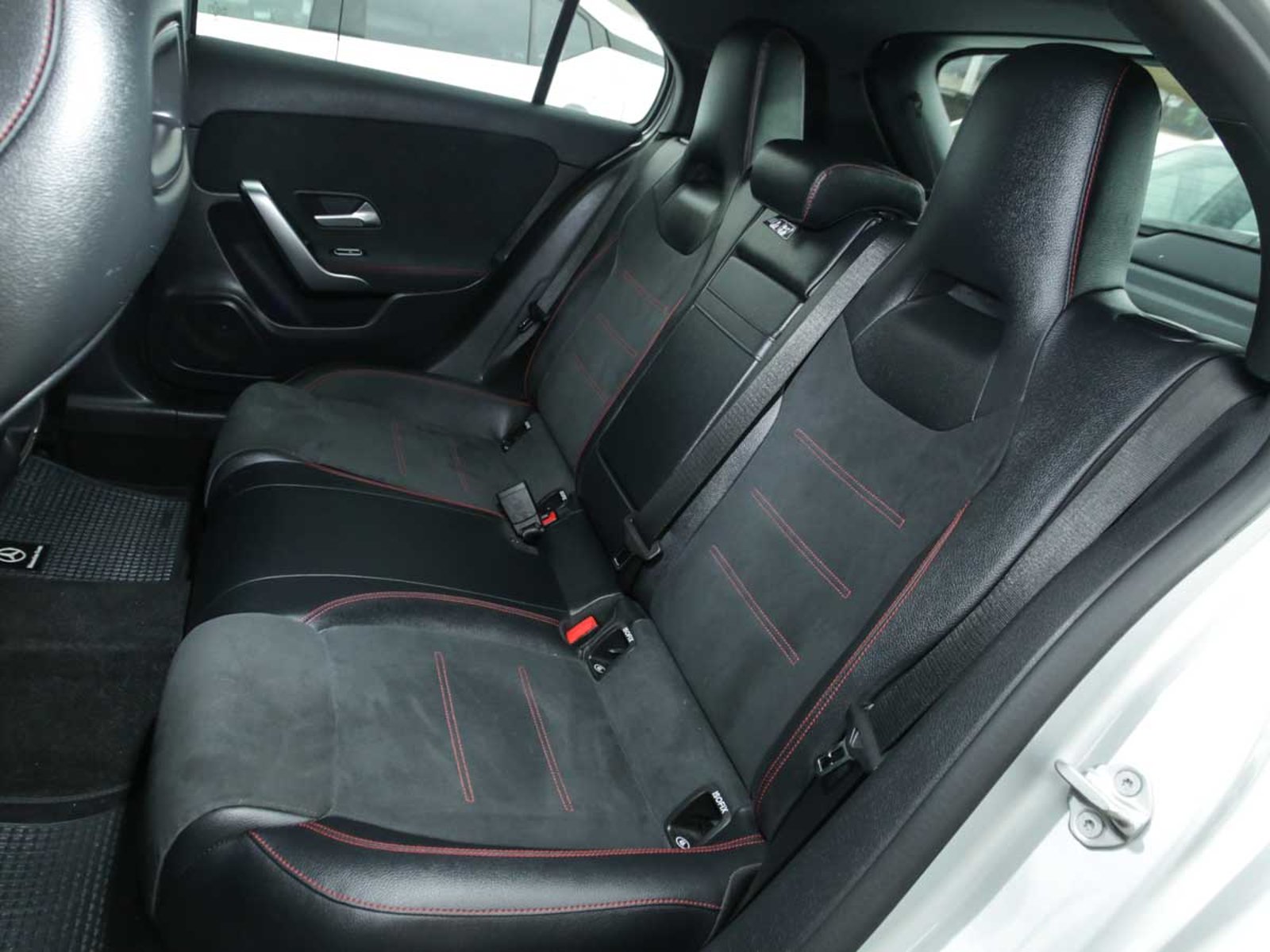 MERCEDES BENZ A 200 2022 - Imagen 11 de 14