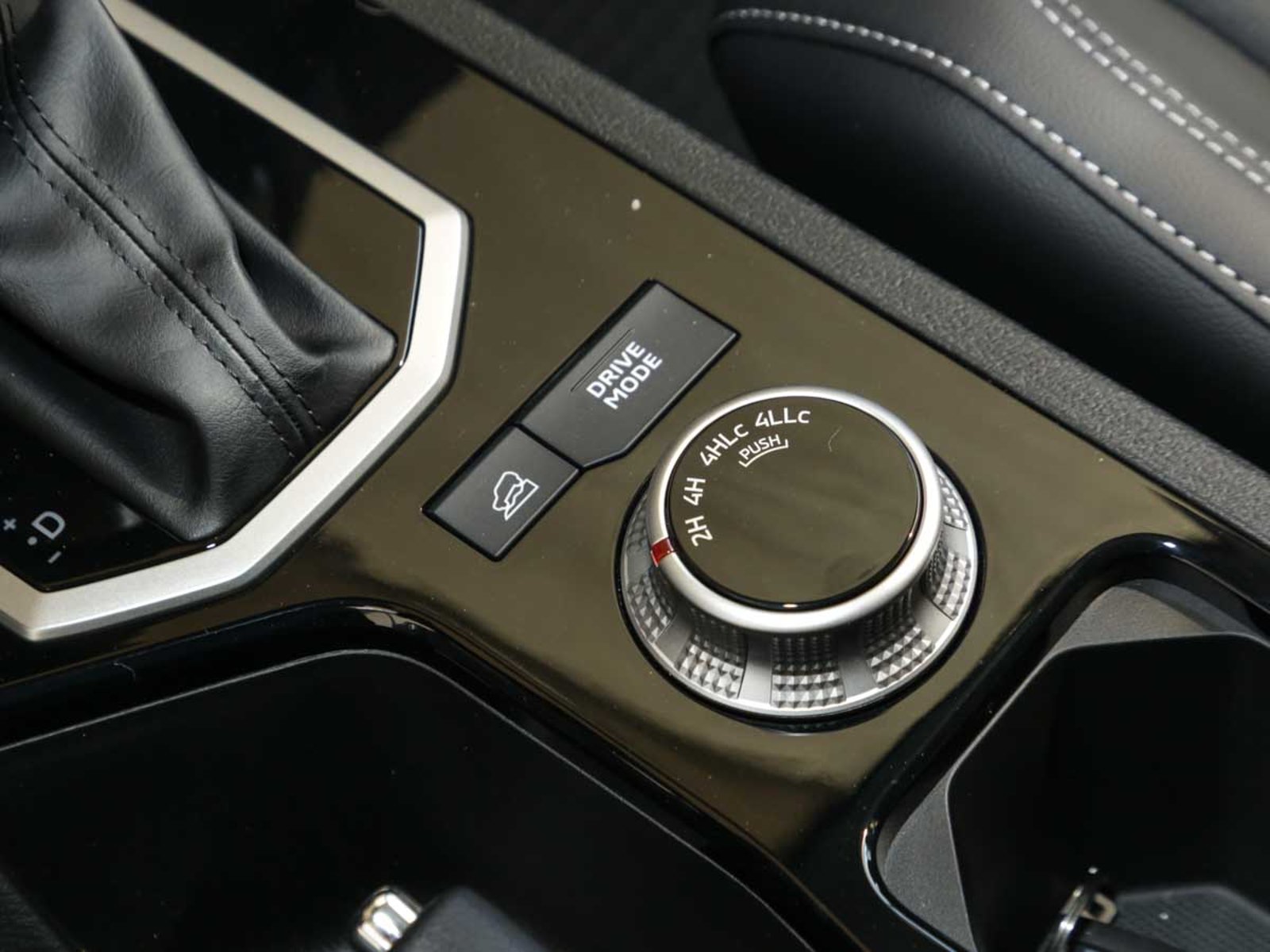 MITSUBISHI L-200 DAKAR CRS AT 2.5 D/C 4X4 TD 2025 - Imagen 11 de 15