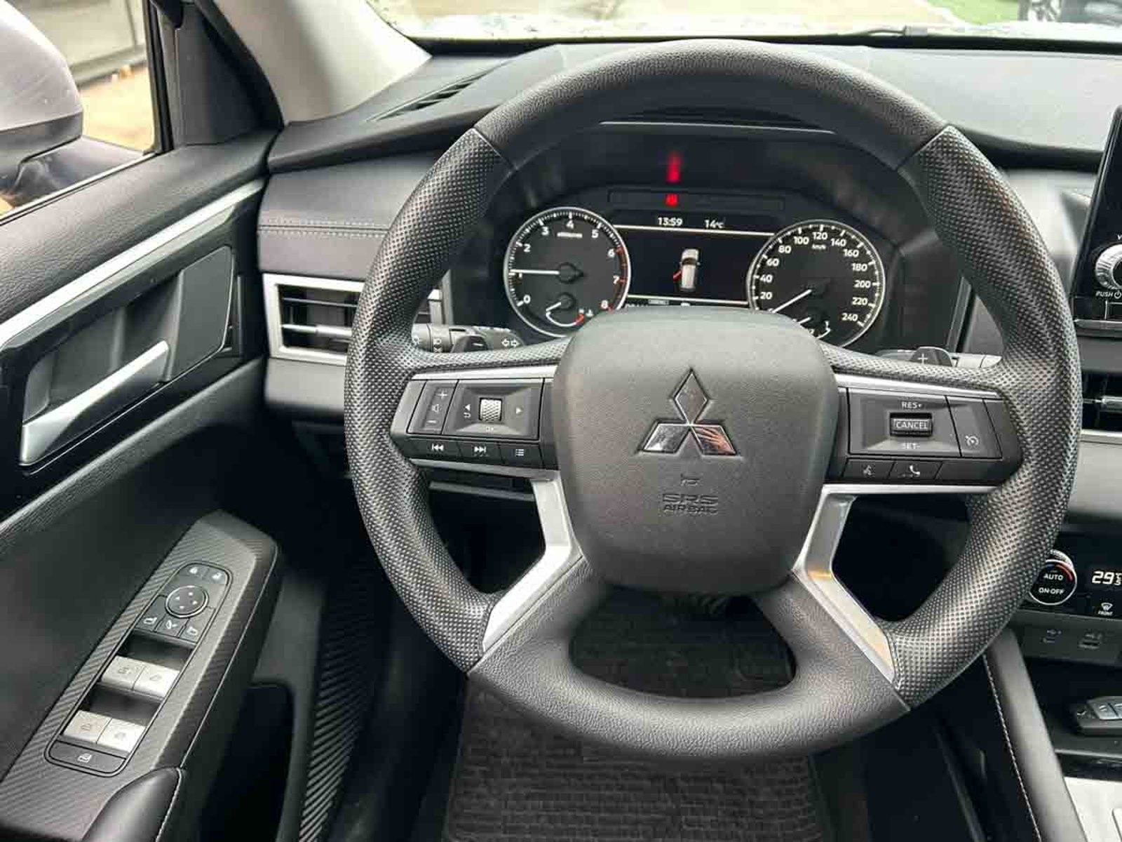 MITSUBISHI NEW OUTLANDER 4X2 AT GL 2026 - Imagen 14 de 16