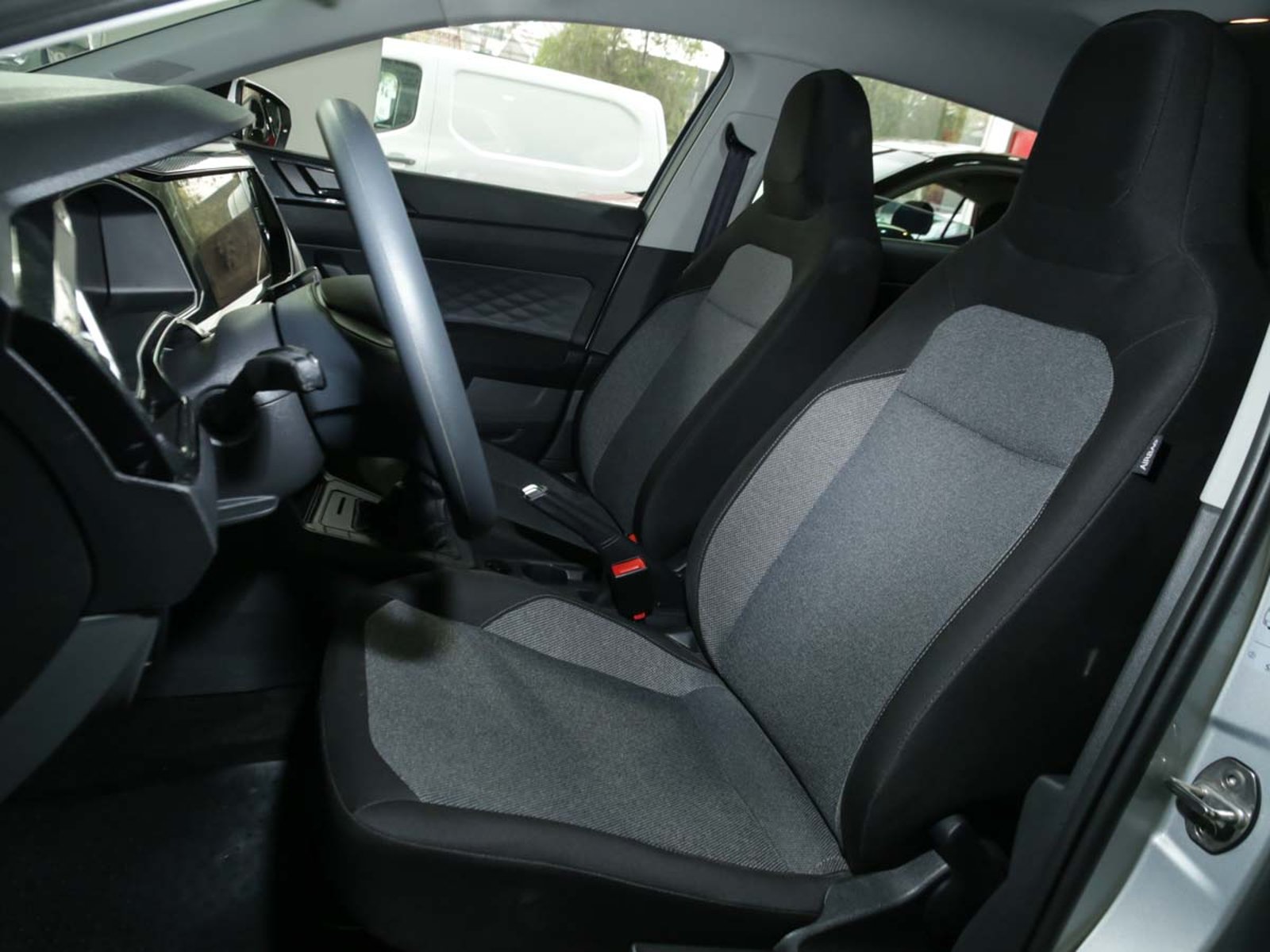 VOLKSWAGEN POLO 1.6 AUT 2025 - Imagen 10 de 13