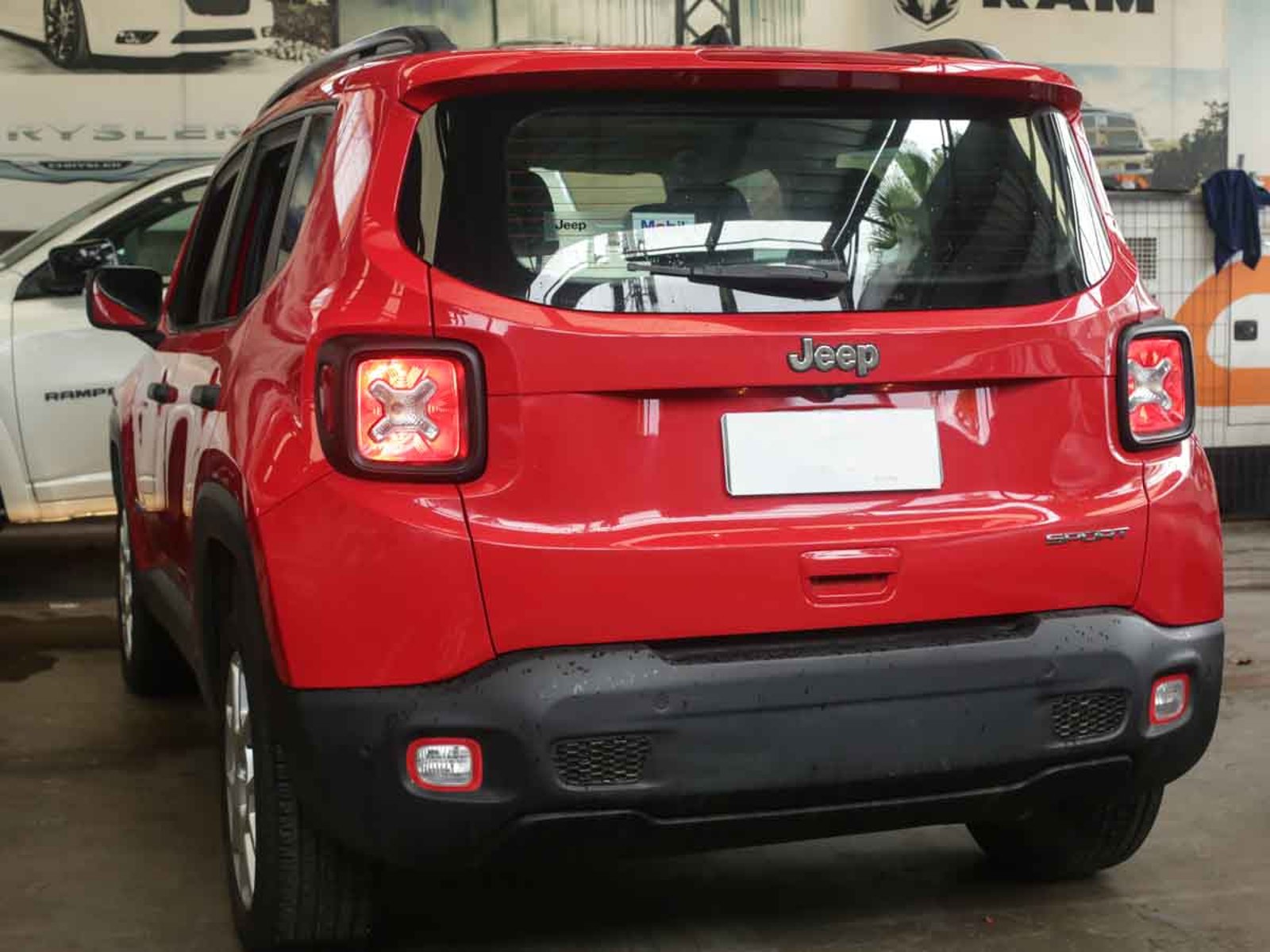 Jeep RENEGADE SPORT 1.8 2023 - Imagen 3 de 8