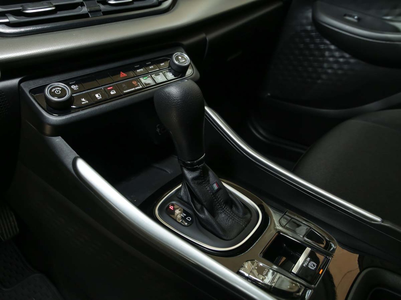FIAT FASTBACK DRIVE TURBO AT MCA 2023 - Imagen 9 de 13