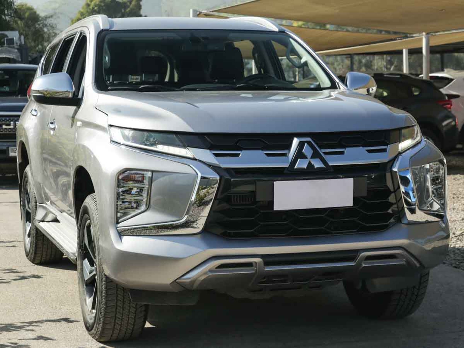 Mitsubishi MONTERO SPORT 3.0 2WD AT 2024 - Foto 2 de 8