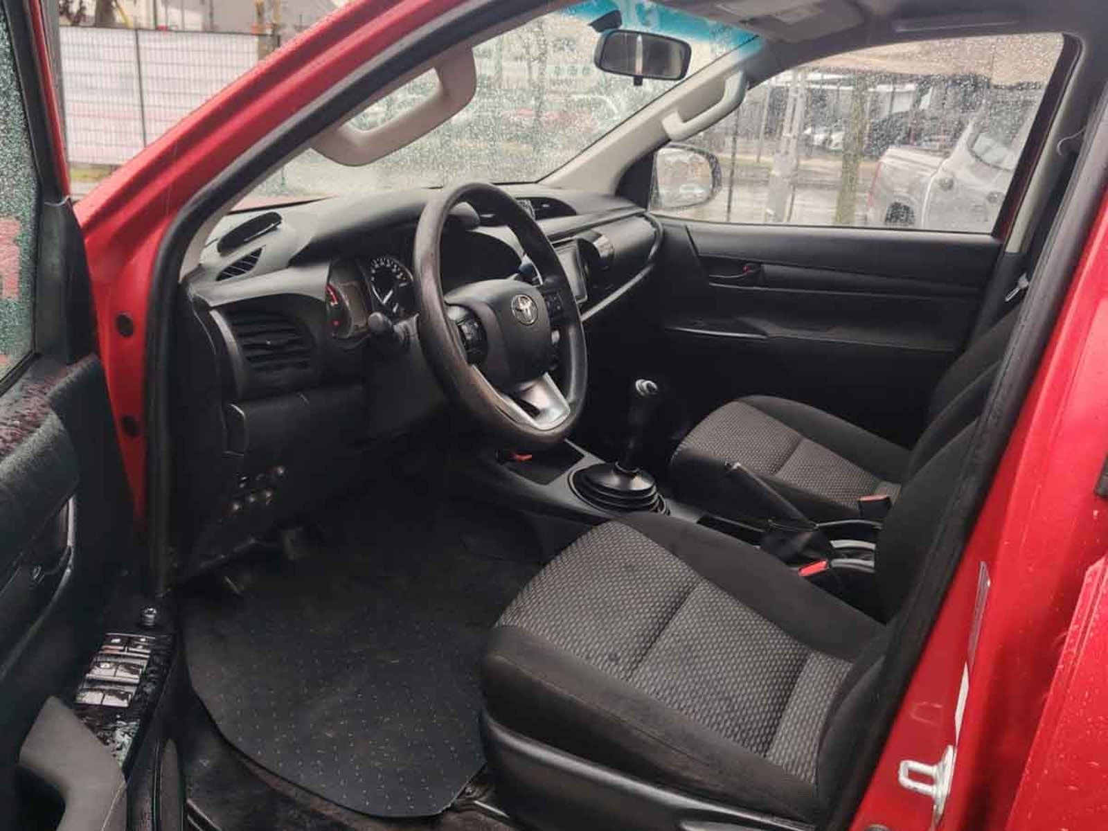 Toyota HILUX DCAB MT 4X4 2.4 2024 - Imagen 6 de 8