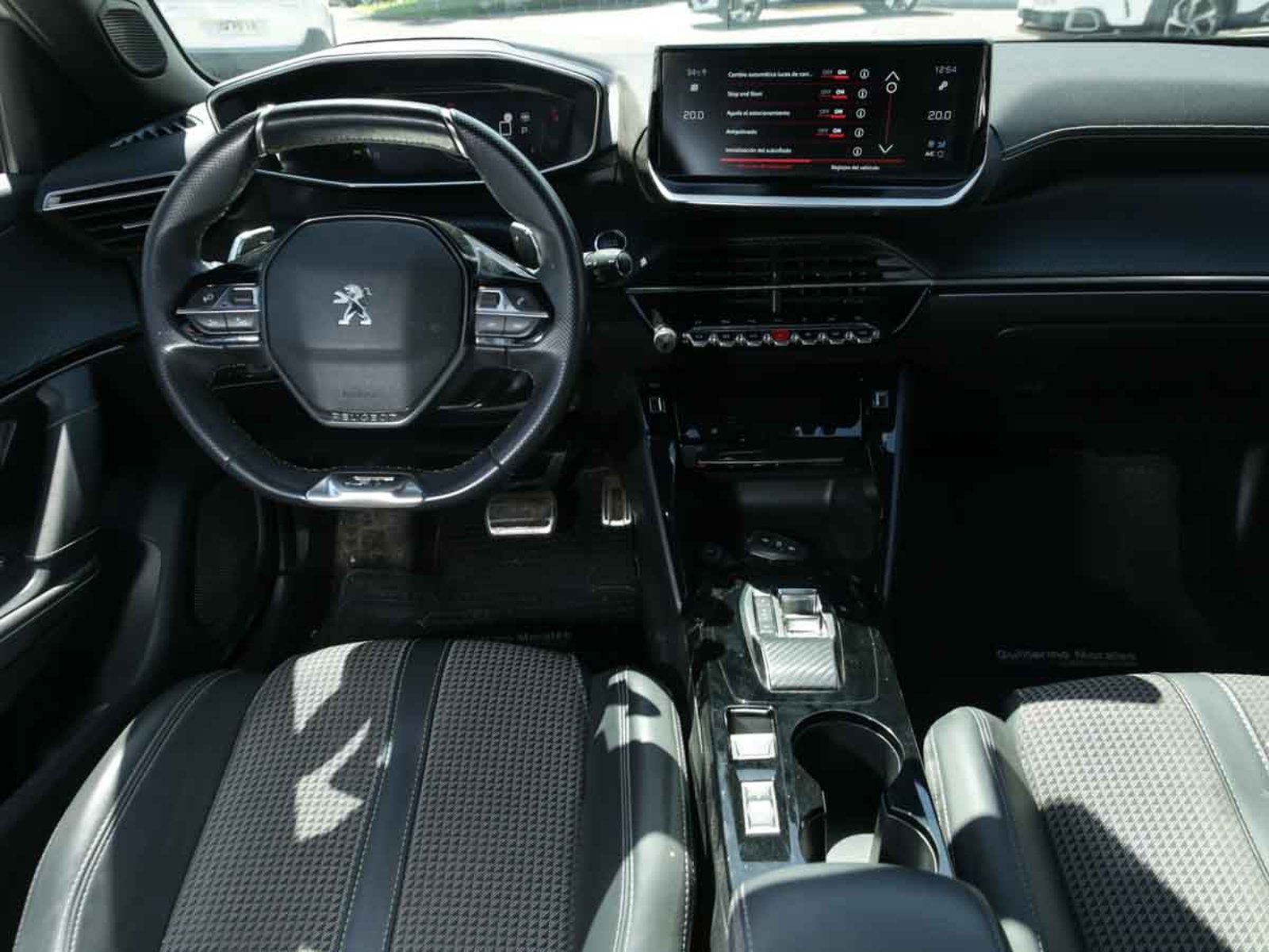 PEUGEOT 2008 GT BLUEHDI 130 EAT8 2023 - Imagen 12 de 14