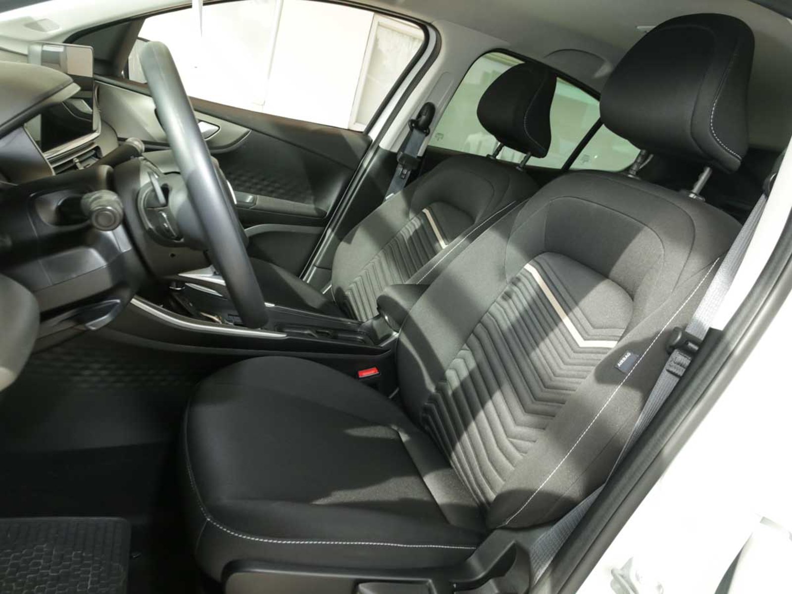FIAT FASTBACK DRIVE TURBO AT MCA 2023 - Imagen 10 de 13