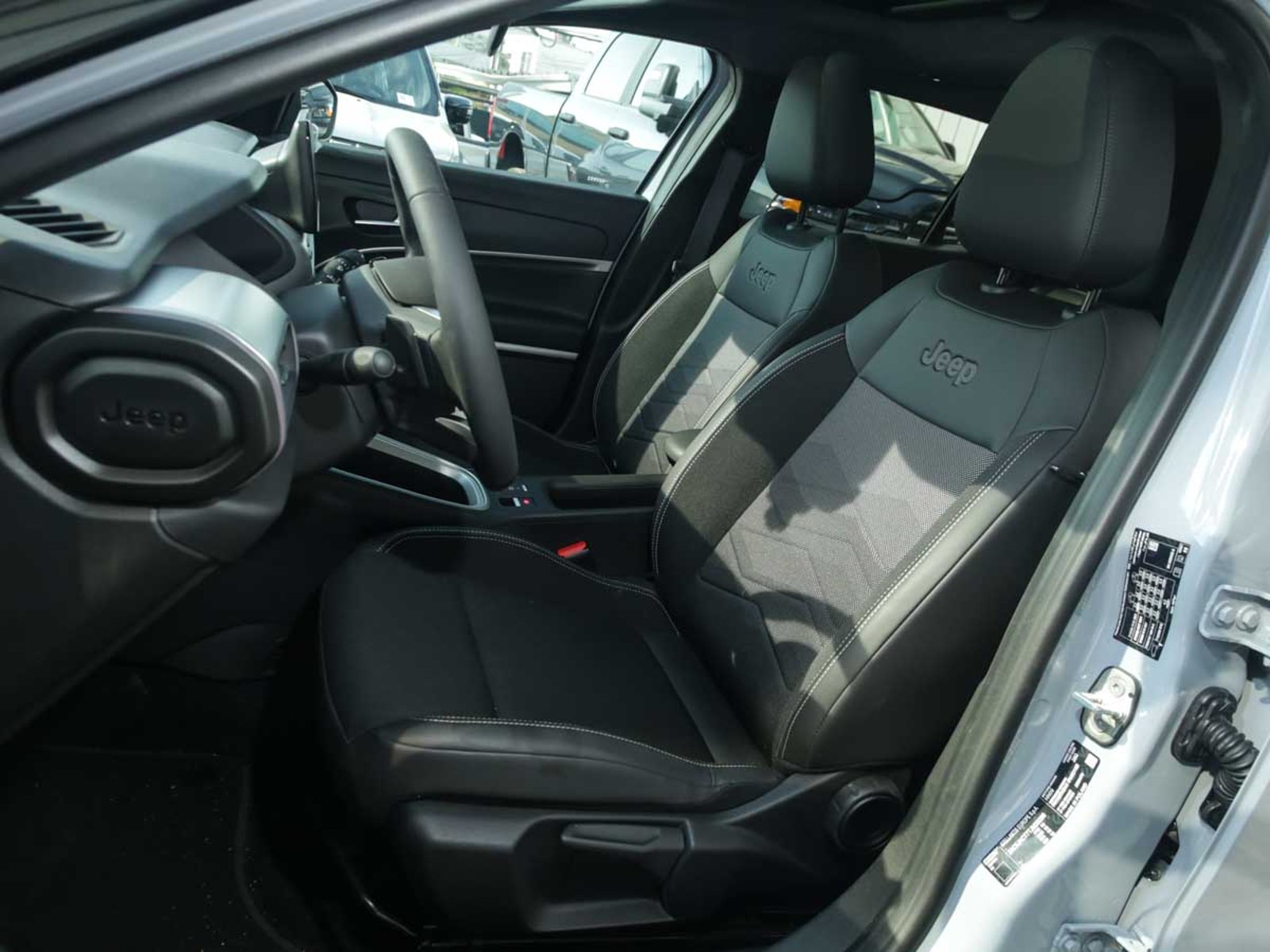 Jeep AVENGER ALTITUDE SUMMIT 1.2 AUT 2026 - Imagen 7 de 8