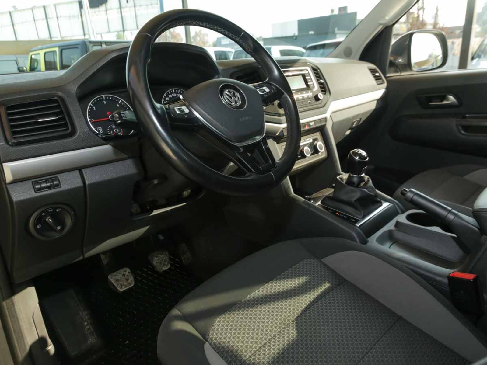 VOLKSWAGEN AMAROK TRENDLINE 4X4 2.0 TDI 180 HP 2021 - Imagen 6 de 8