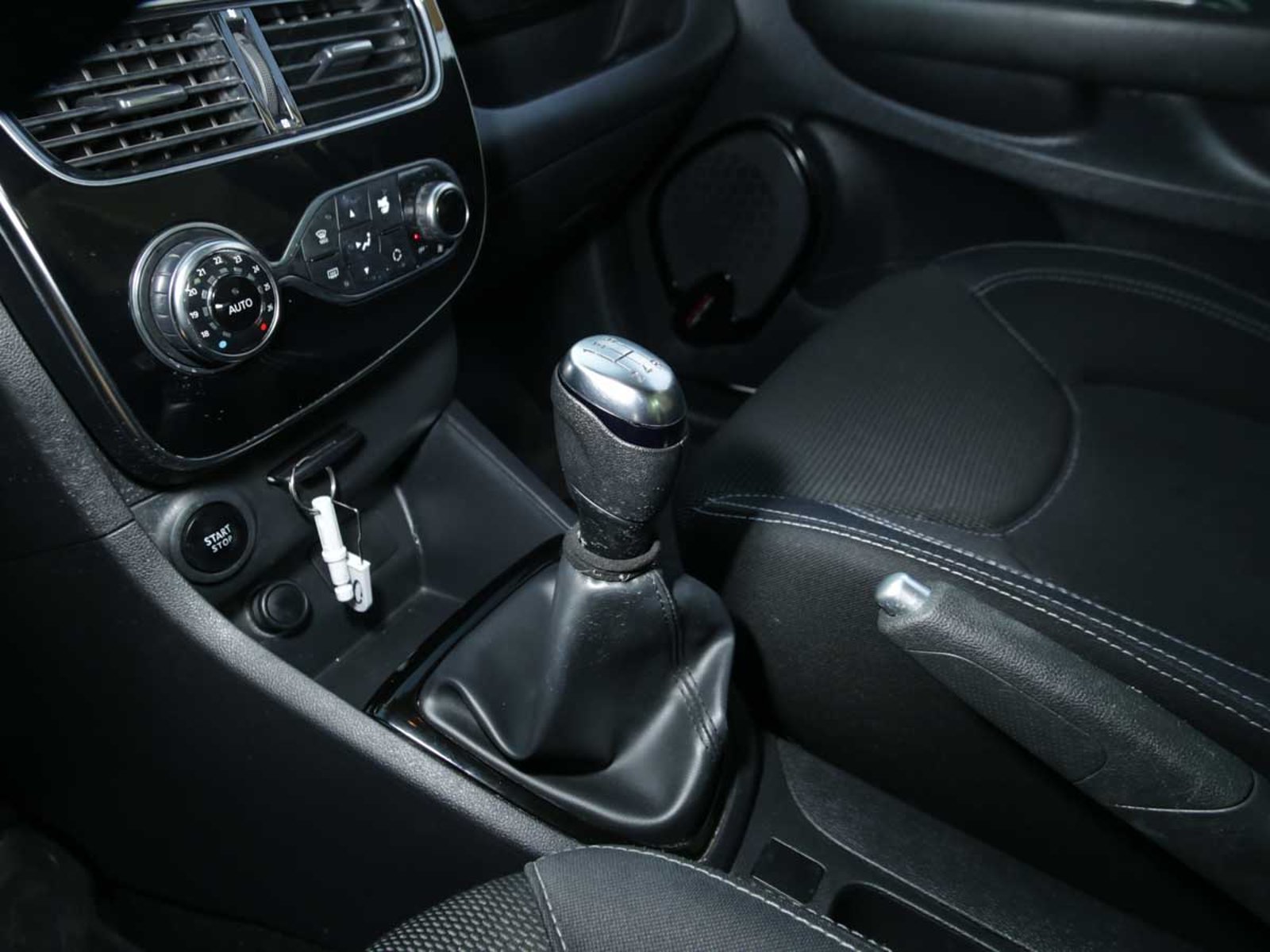RENAULT CLIO IV HB EXPRESSION 1.2 2018 - Imagen 8 de 12