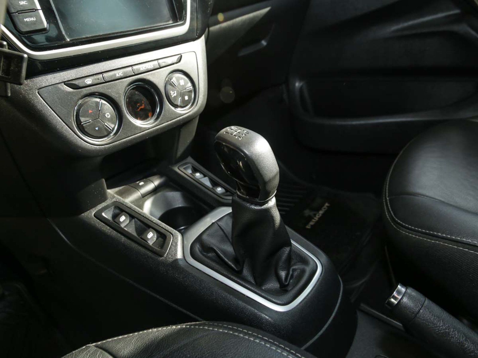 PEUGEOT 301 ALLURE 1.6 HDI 92HP 2022 - Imagen 9 de 12