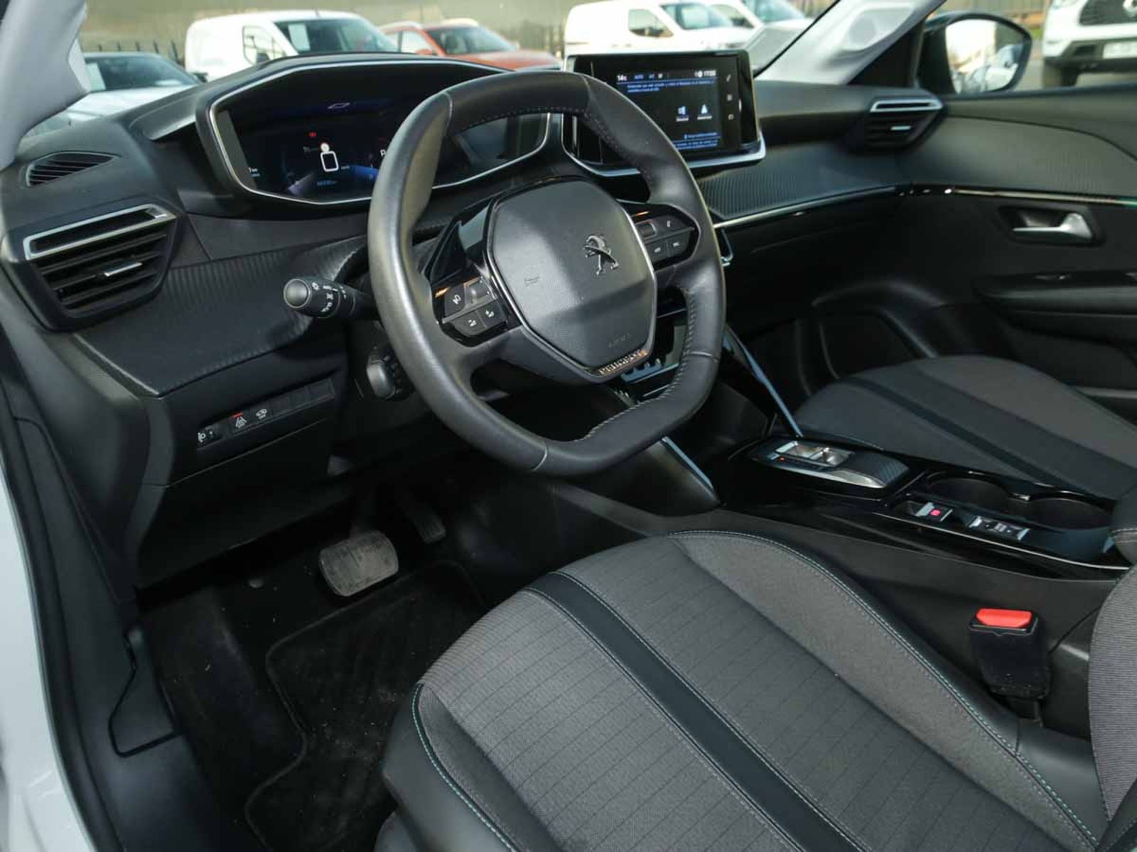 Peugeot 208 PURETECH 130 EAT8 1.2 AUT 2023 - Imagen 6 de 8