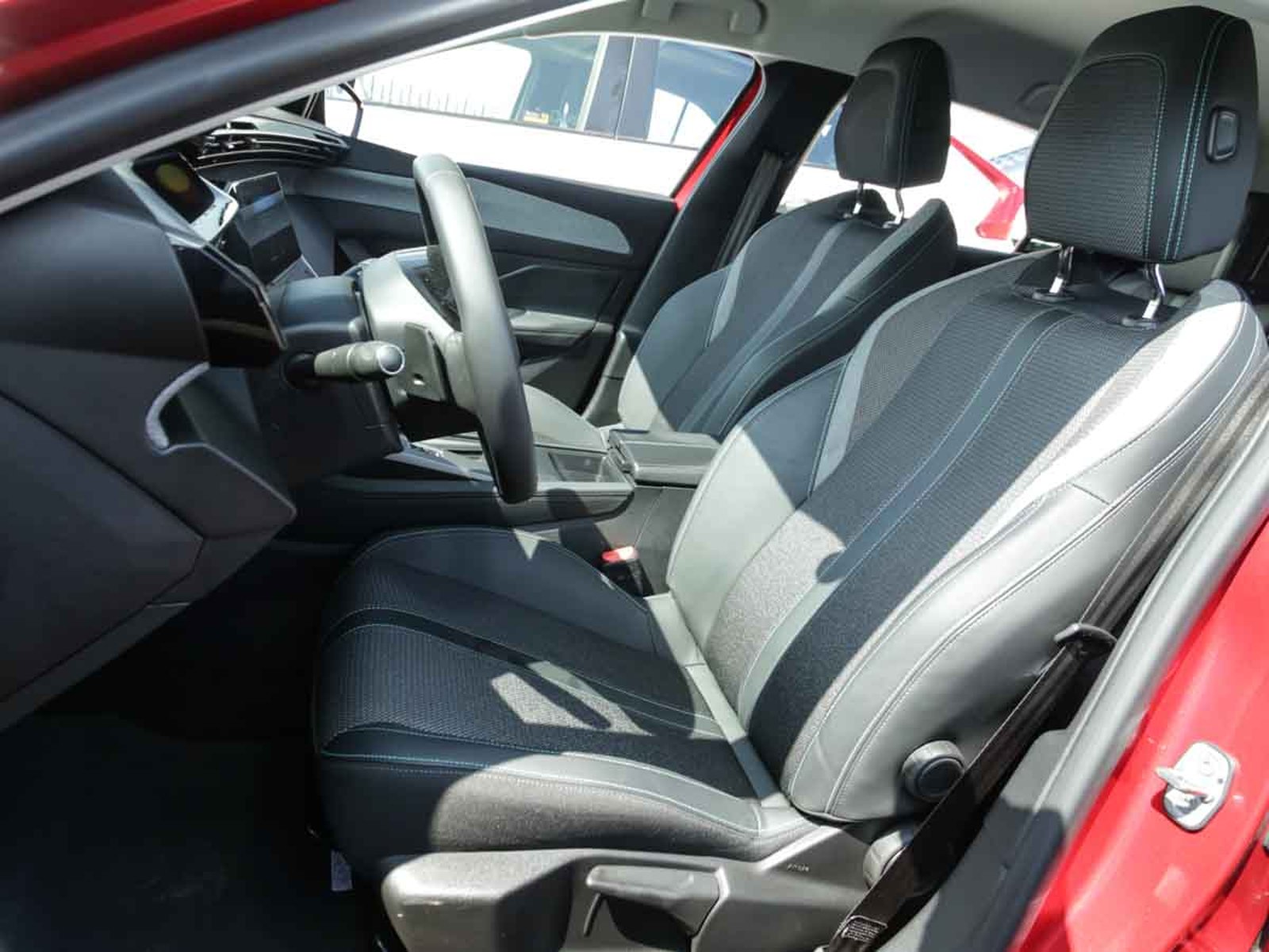 Peugeot 308 ALLURE PURETECH 1.2 AUT 2025 - Imagen 7 de 8