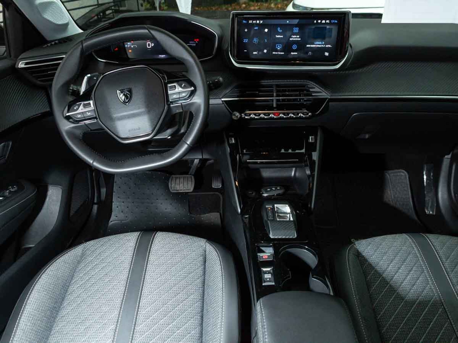 PEUGEOT 208 MCA ALLURE HYBRID 136HP AT 2026 - Imagen 12 de 13