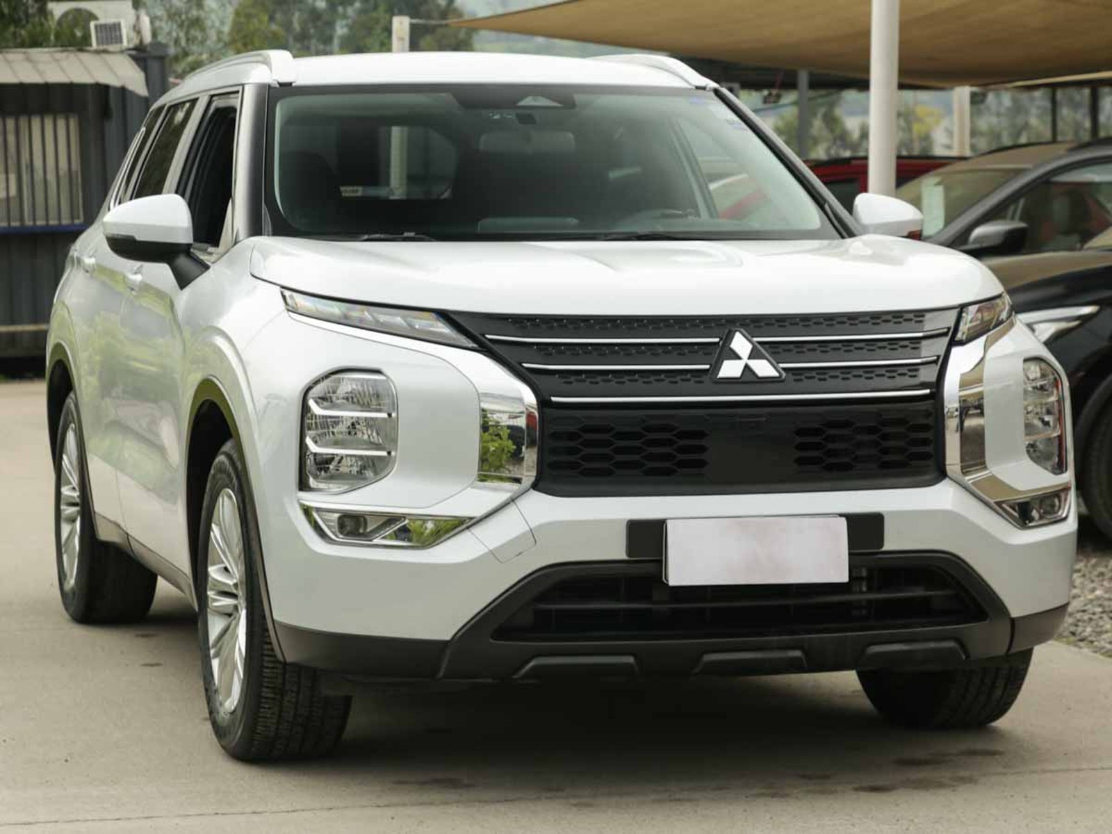 Mitsubishi NEW OUTLANDER 4X2 AT GL 2023 - Foto 2 de 8
