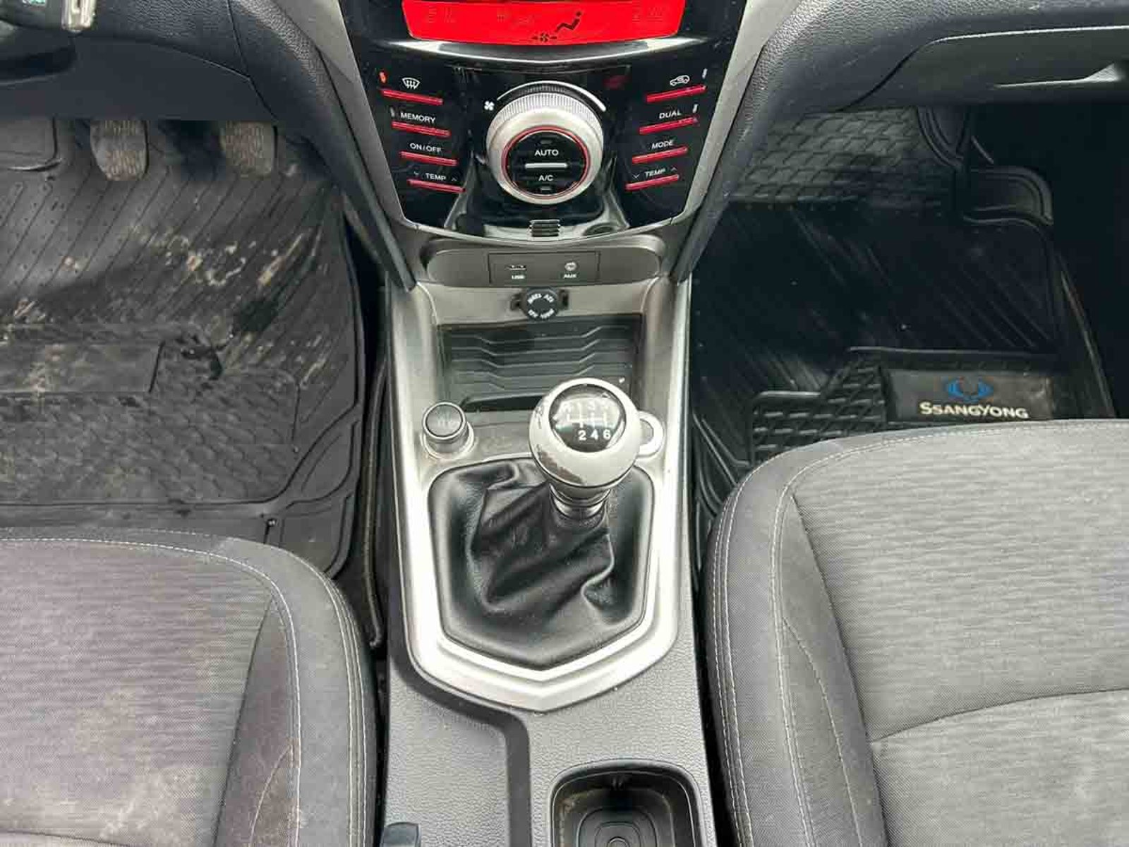 SSANGYONG TIVOLI 1.6 2017 - Imagen 9 de 15