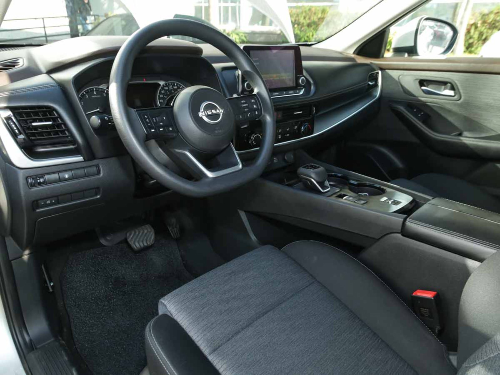 NISSAN X TRAIL SENSE 2.5 AUT 2025 - Imagen 8 de 14
