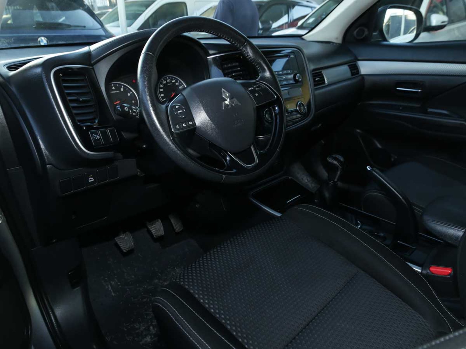 MITSUBISHI OUTLANDER 4X2  2.0 MEC 2019 - Imagen 8 de 13