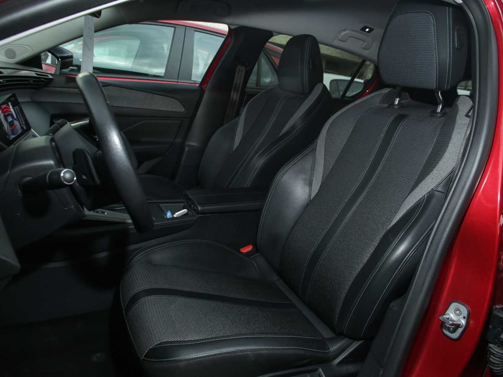 Peugeot 308 BLUEHDI 1.5 AUT 2024 - Imagen 7 de 8