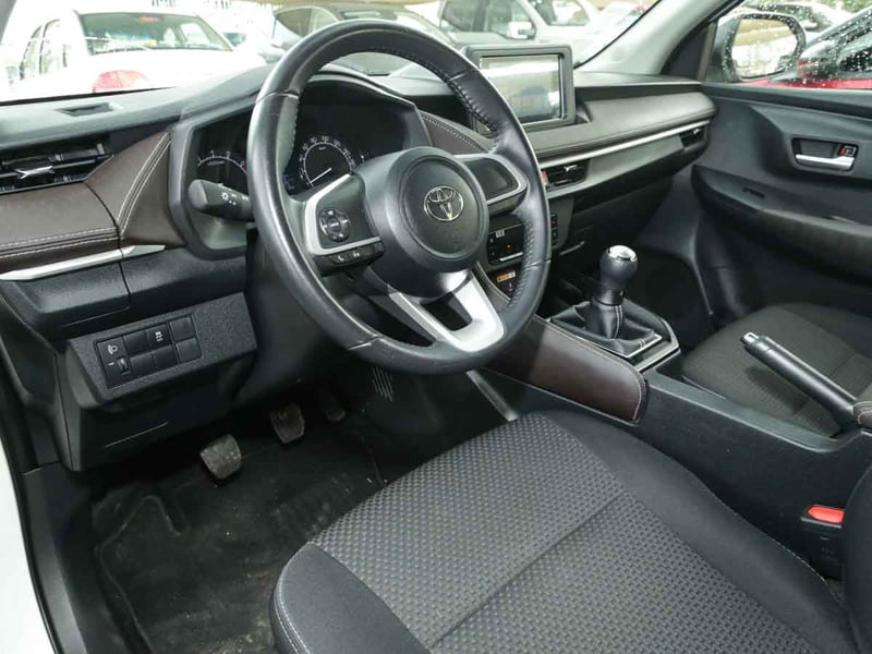 Toyota YARIS 1.5 GLI 2024 - Imagen 6 de 8