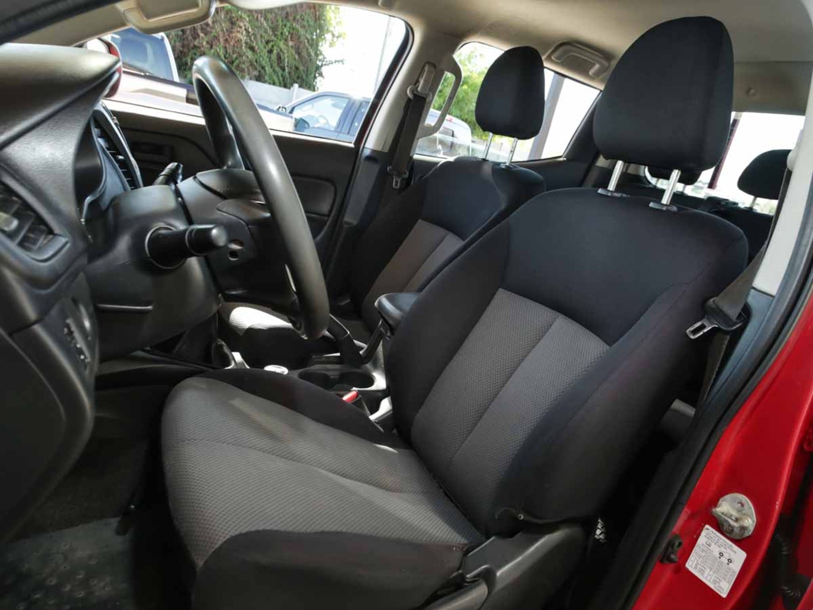 Mitsubishi L200 KATANA CRT 4X4 2.4 2023 - Imagen 7 de 8