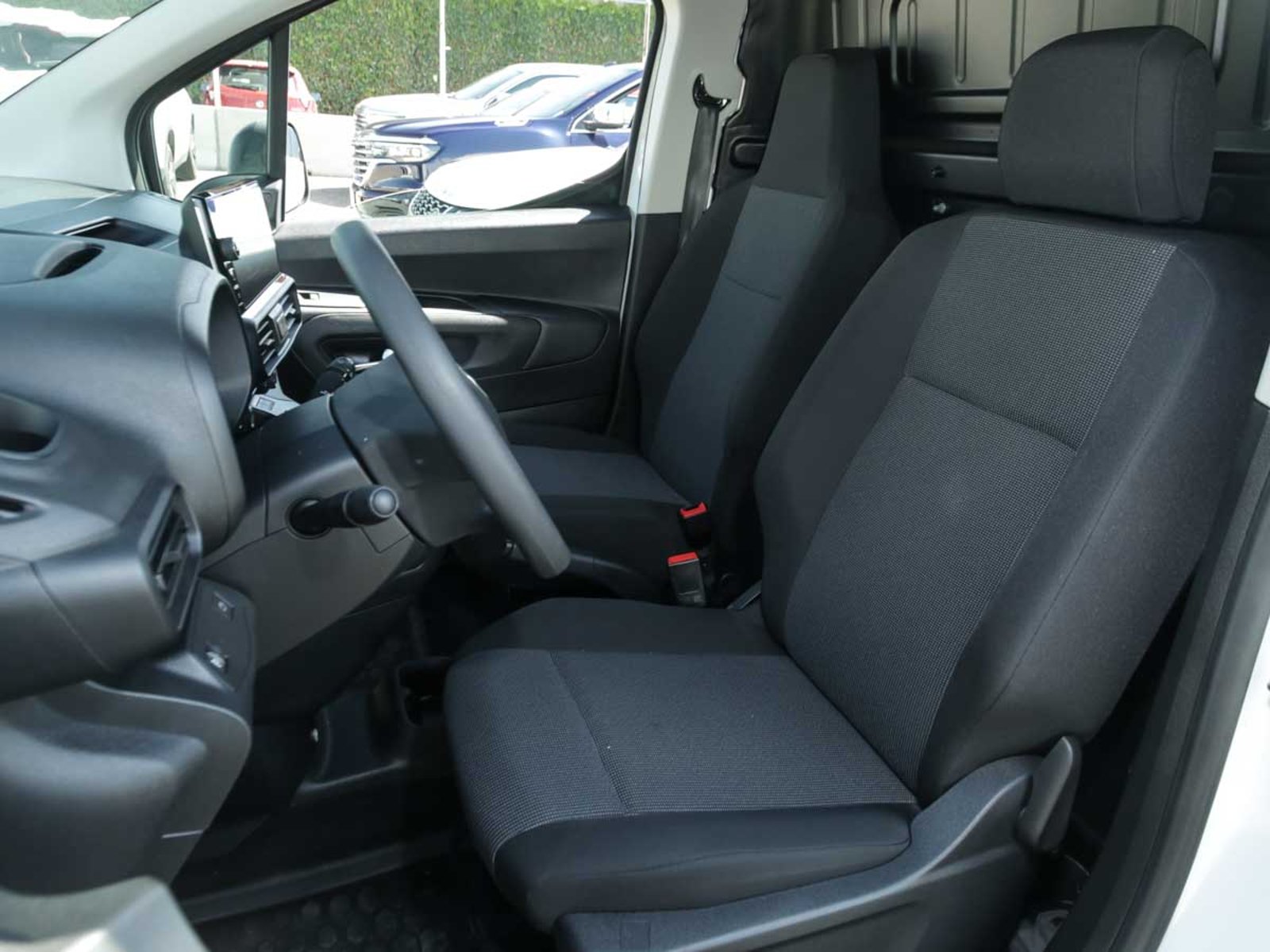 Opel COMBO DIESEL 100HP MT 2026 - Imagen 7 de 8