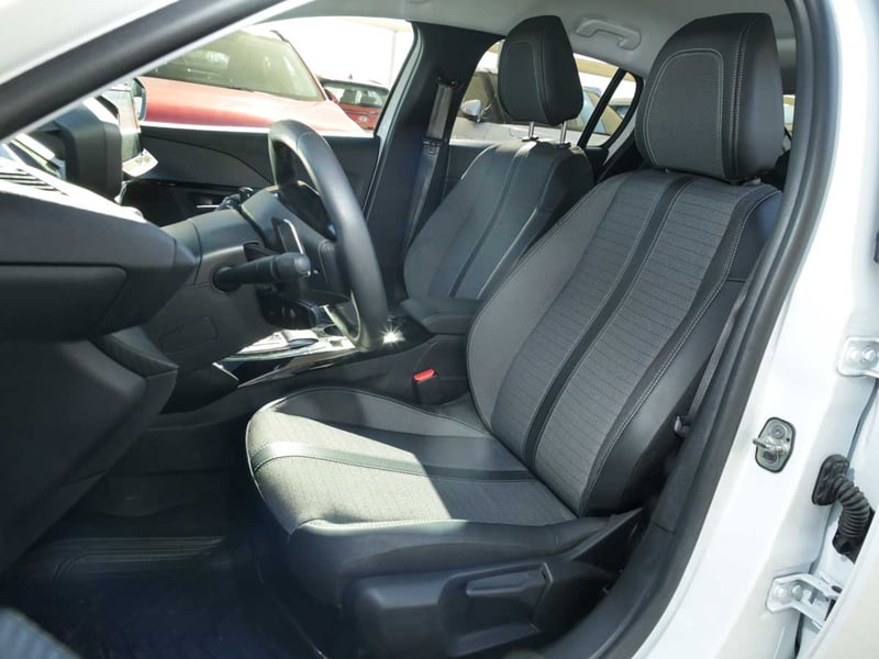 Peugeot 208 ALLURE PACK PURETECH 130 EAT8 2024 - Imagen 7 de 8