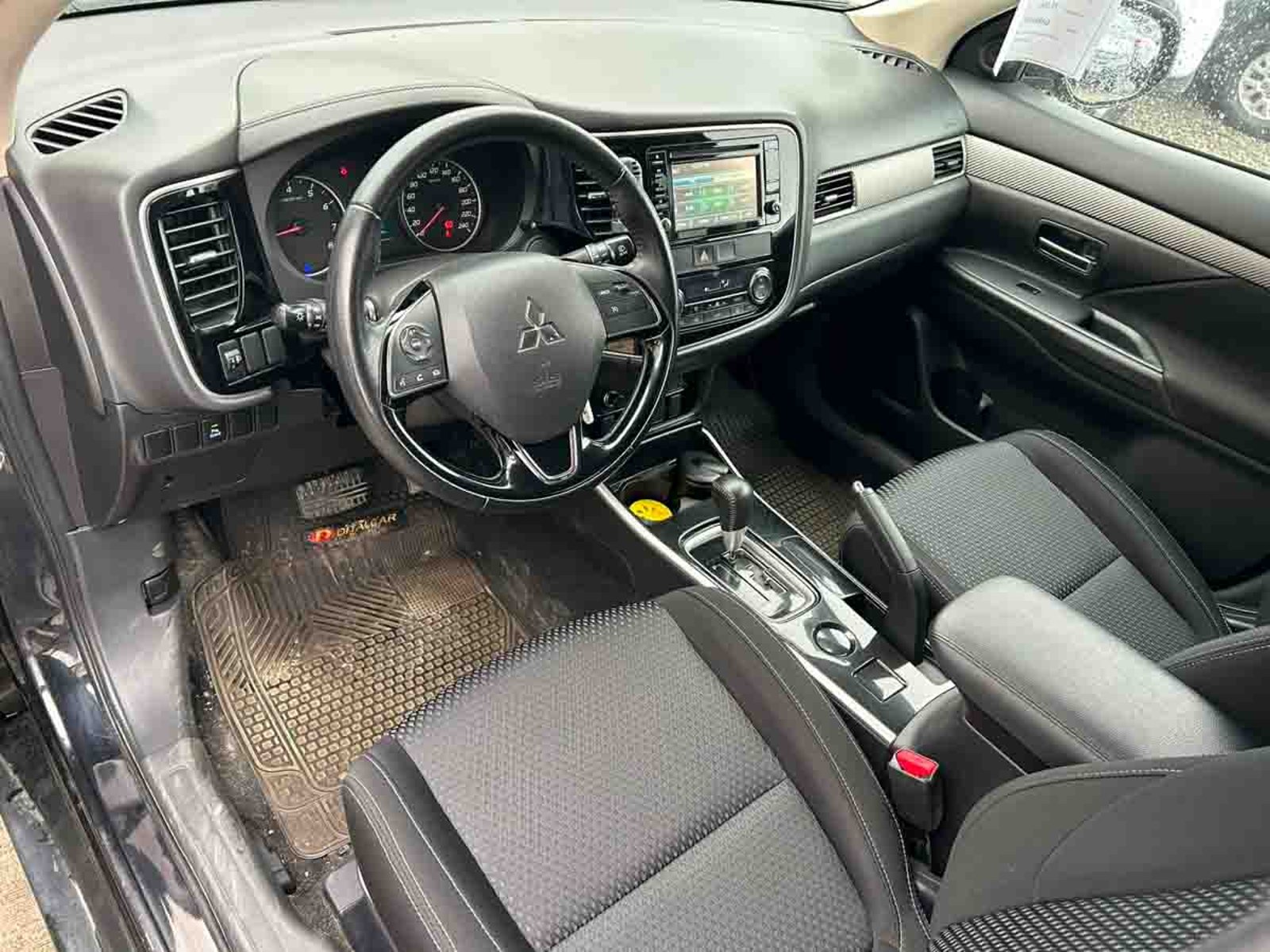 Mitsubishi NEW   OUTLANDER  4X2  2.0  AT 2019 - Imagen 6 de 8