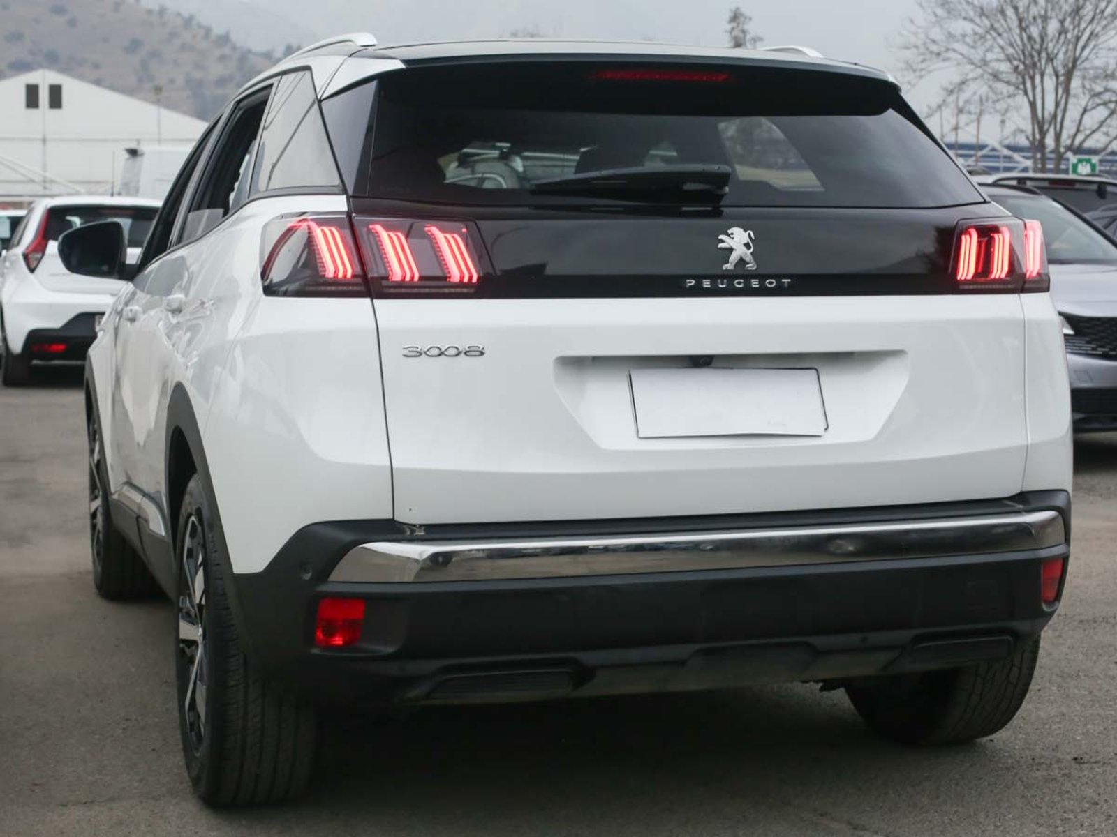 Peugeot 3008 ALLURE BLUEHDI 130 EAT8 2024 - Foto 3 de 8