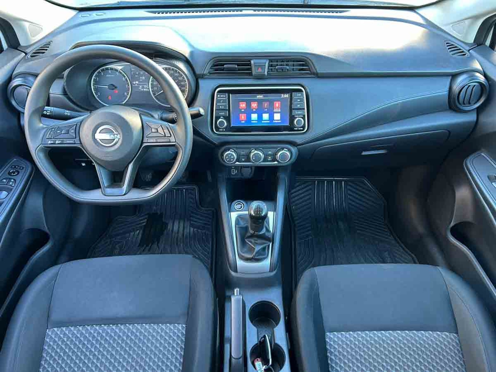 NISSAN VERSA MT 1.6 2024 - Imagen 12 de 16