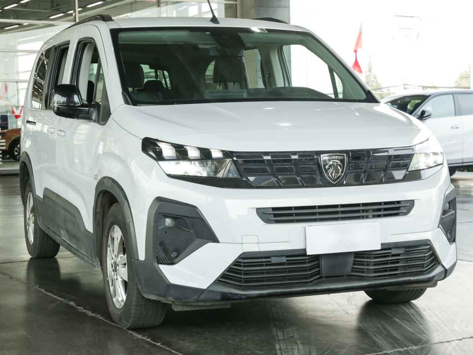 Peugeot RIFTER MCA ALLURE DIESEL 130HP AT 2025 - Foto 2 de 8