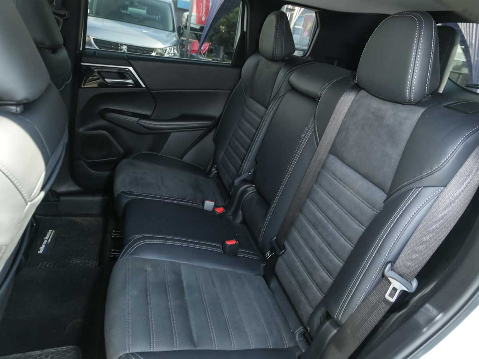 MITSUBISHI NEW OUTLANDER 4X4 AT GLS 2025 - Imagen 7 de 8