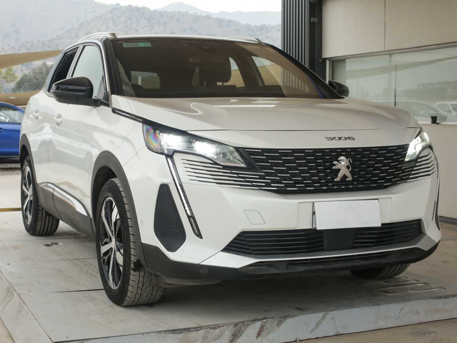 Peugeot 3008 ALLURE PACK BLUEHDI 130 EAT8 2024 - Foto 2 de 8