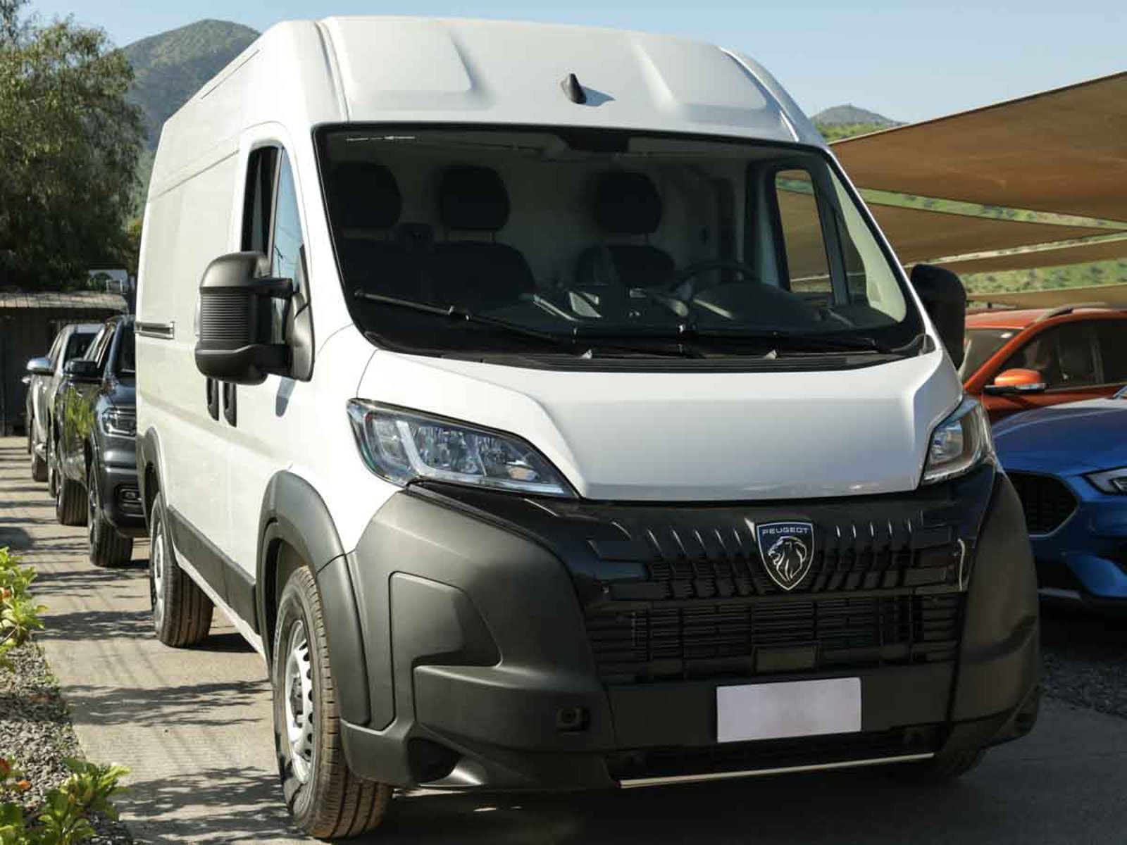 Peugeot BOXER MCA FURGÓN  L2H2 DIESEL 140HP MT 2026 - Foto 2 de 8