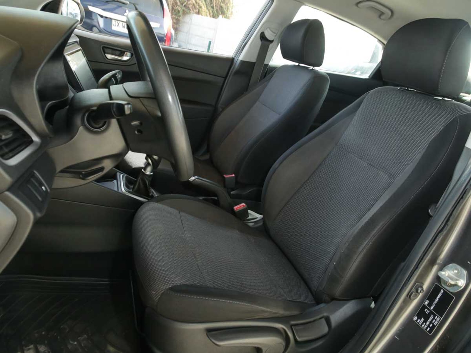 Hyundai ACCENT HCI 1.4 MT PLUS 2023 - Imagen 7 de 8