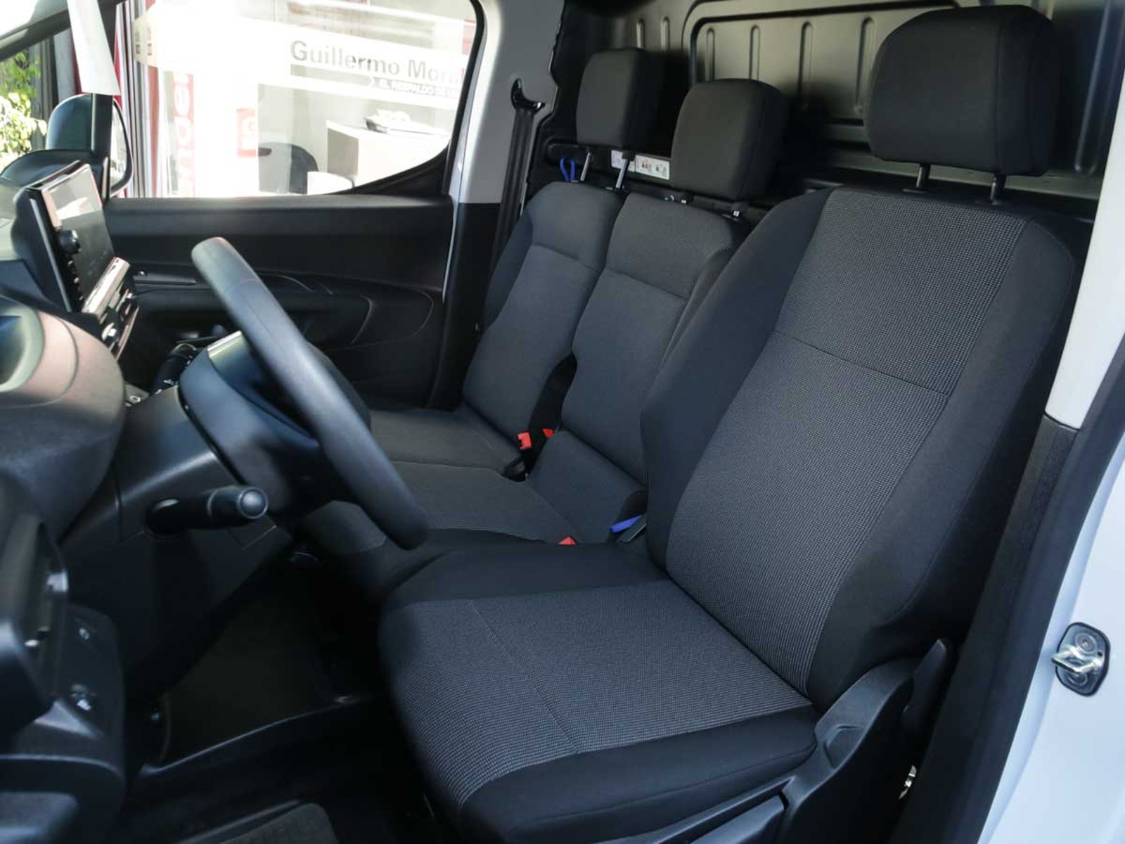 Peugeot PARTNER MCA L1 DIESEL 100HP MT 2026 - Imagen 7 de 8