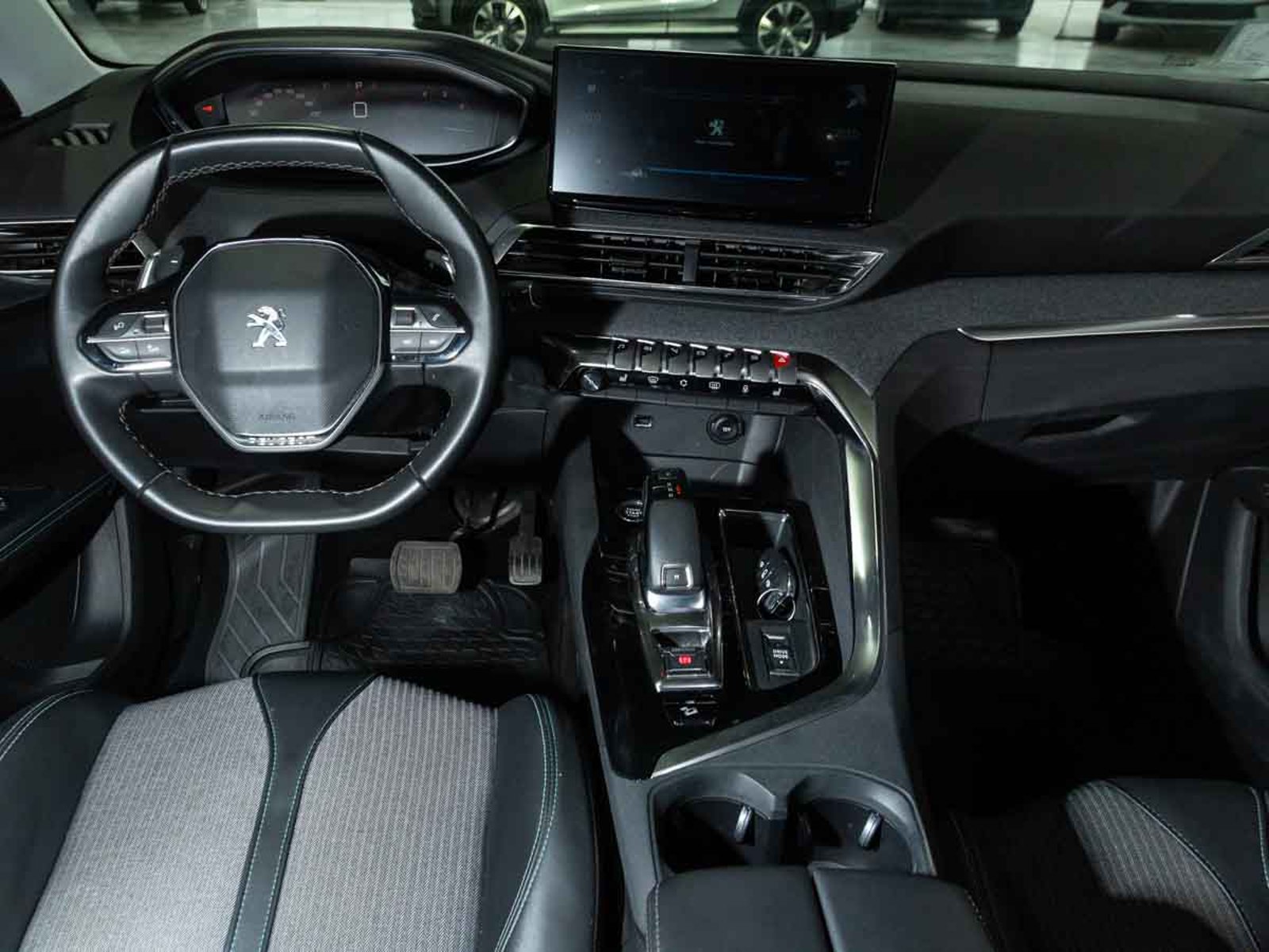 PEUGEOT 5008 ALLURE PACK BLUEHDI 130 EAT8 2023 - Imagen 13 de 14