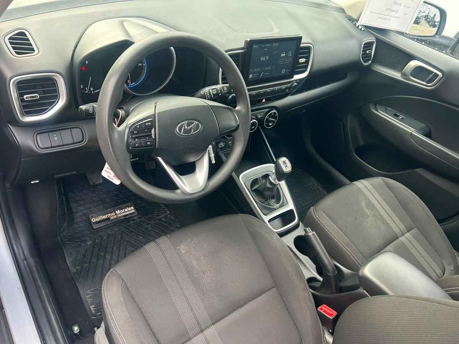 HYUNDAI VENUE QX 1.6 MT PLUS 2021 - Imagen 6 de 8